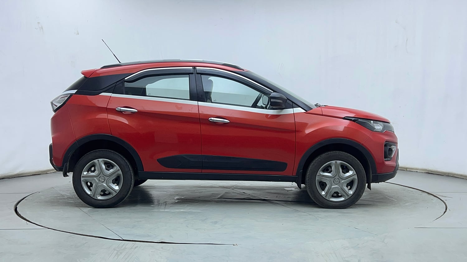 Used 2022 Tata Nexon XM (S) Diesel Diesel Manual exterior RIGHT SIDE VIEW