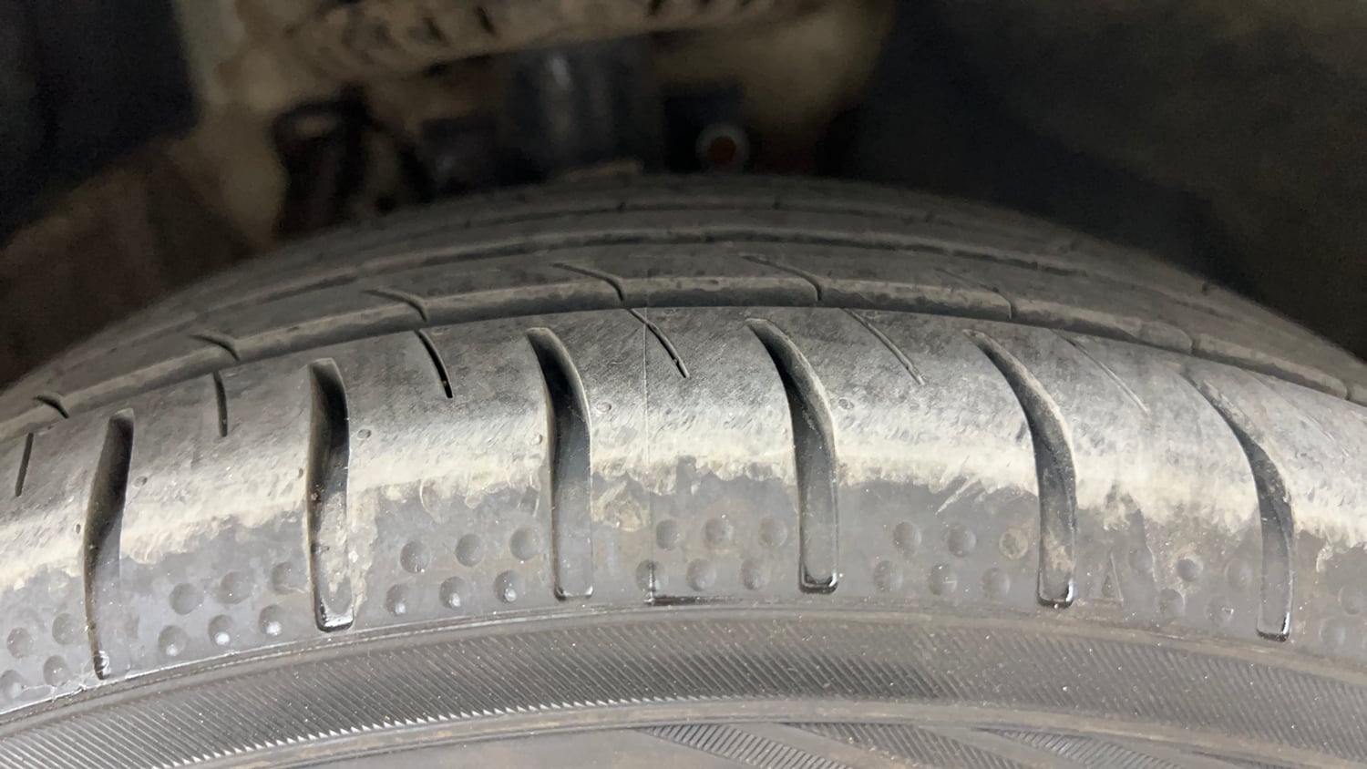 Used 2014 Volkswagen Vento Highline Diesel Diesel Manual tyres RIGHT FRONT TYRE TREAD VIEW