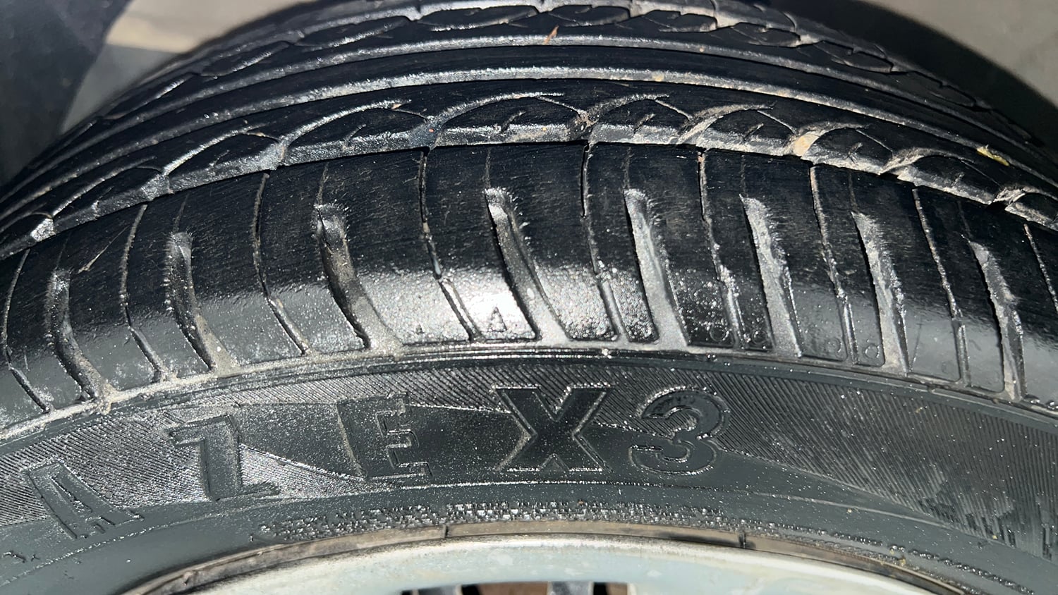 Used 2018 Hyundai Grand i10 Sportz 1.2 Kappa VTVT Petrol Manual tyres LEFT FRONT TYRE TREAD VIEW