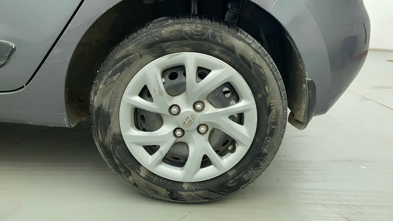 Used 2019 Hyundai Grand i10 Sportz 1.2 Kappa VTVT Petrol Manual tyres LEFT FRONT TYRE RIM VIEW