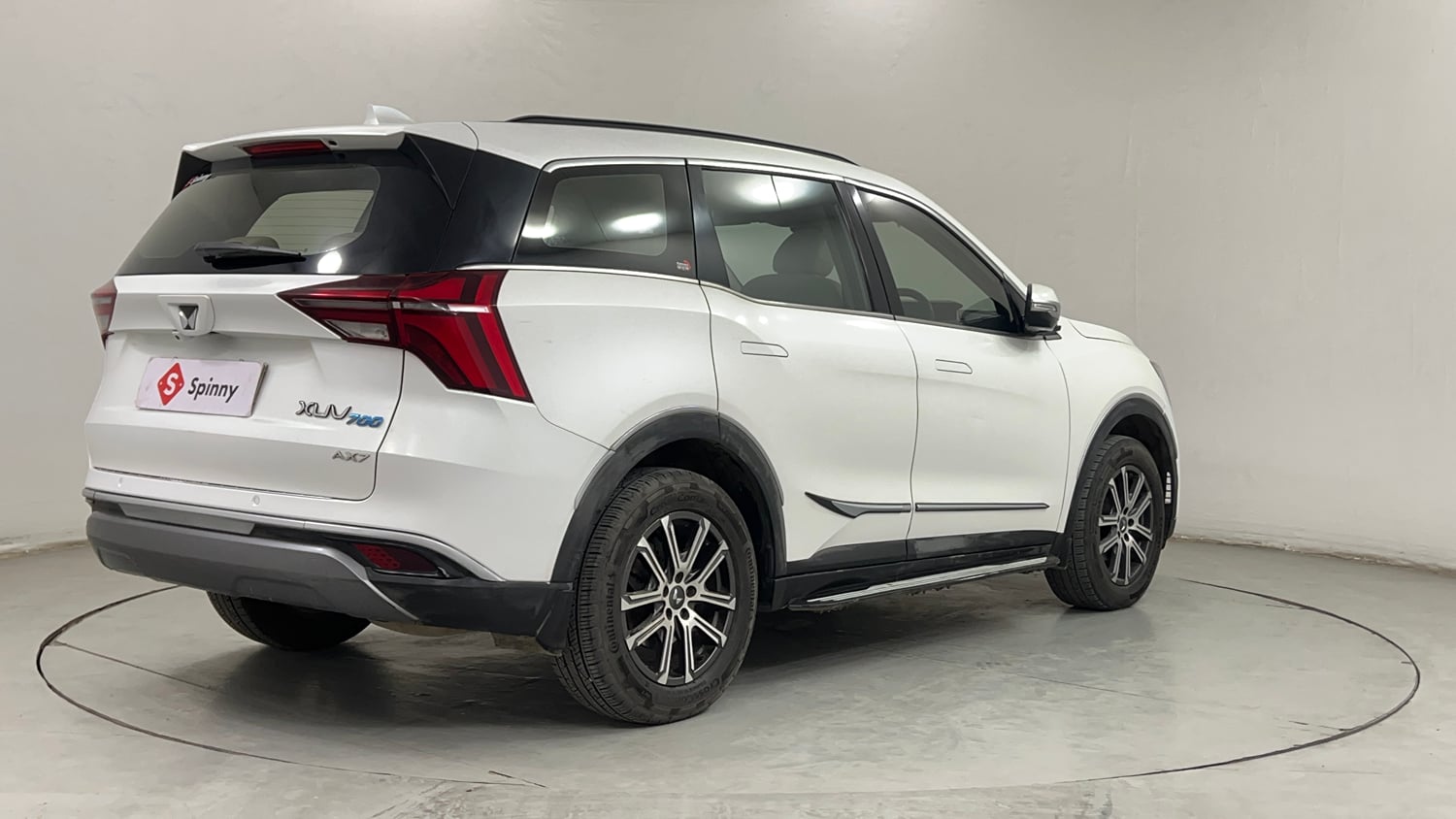 Used 2022 Mahindra XUV700 AX 7 Petrol AT 7 STR Petrol Automatic exterior RIGHT REAR CORNER VIEW