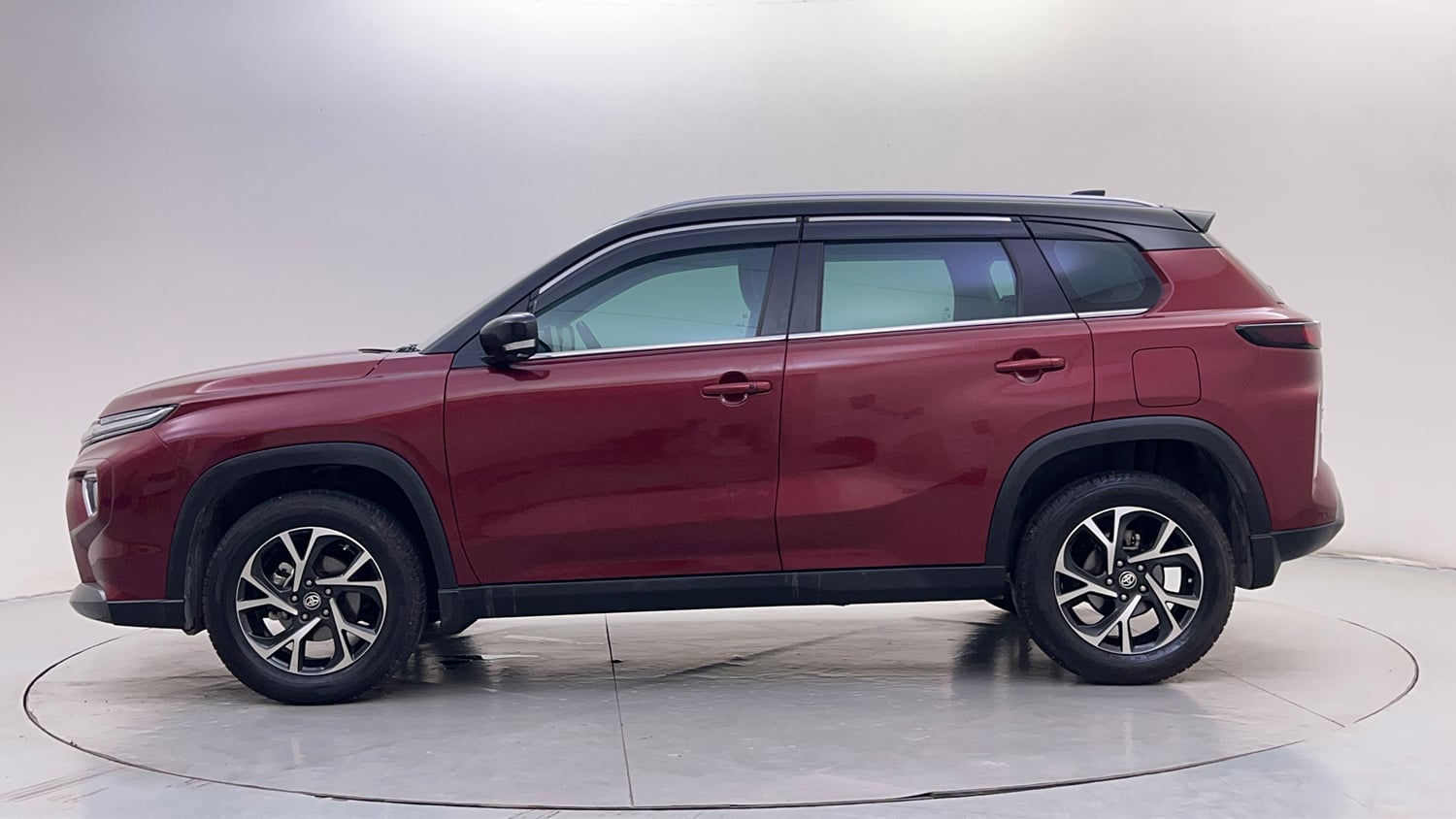 Used 2024 Toyota Urban Cruiser Hyryder V Hybrid Dual Tone Hybrid Automatic exterior LEFT SIDE VIEW