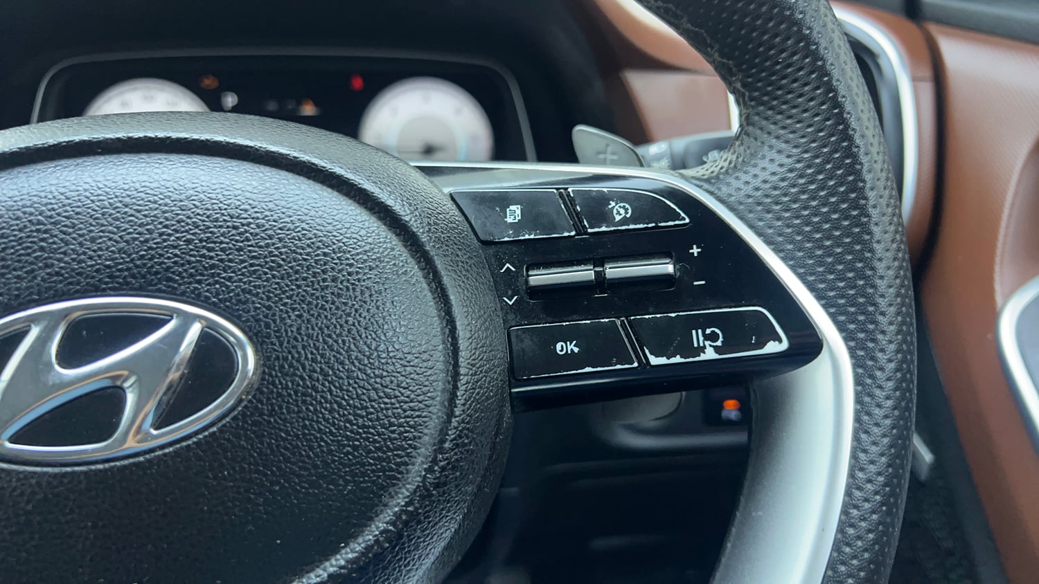 Used 2022 Hyundai Alcazar Signature (O) 6 STR 1.5 Diesel AT Diesel Automatic top_features Cruise control
