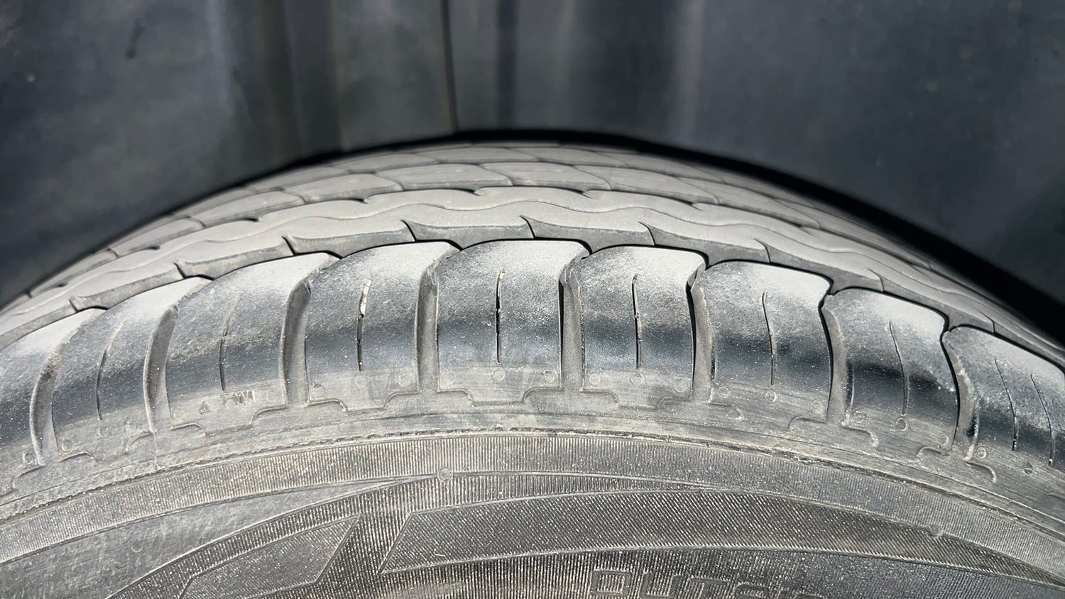 Used 2022 Volkswagen Vento Highline 1.0L TSI Petrol Manual tyres RIGHT REAR TYRE TREAD VIEW
