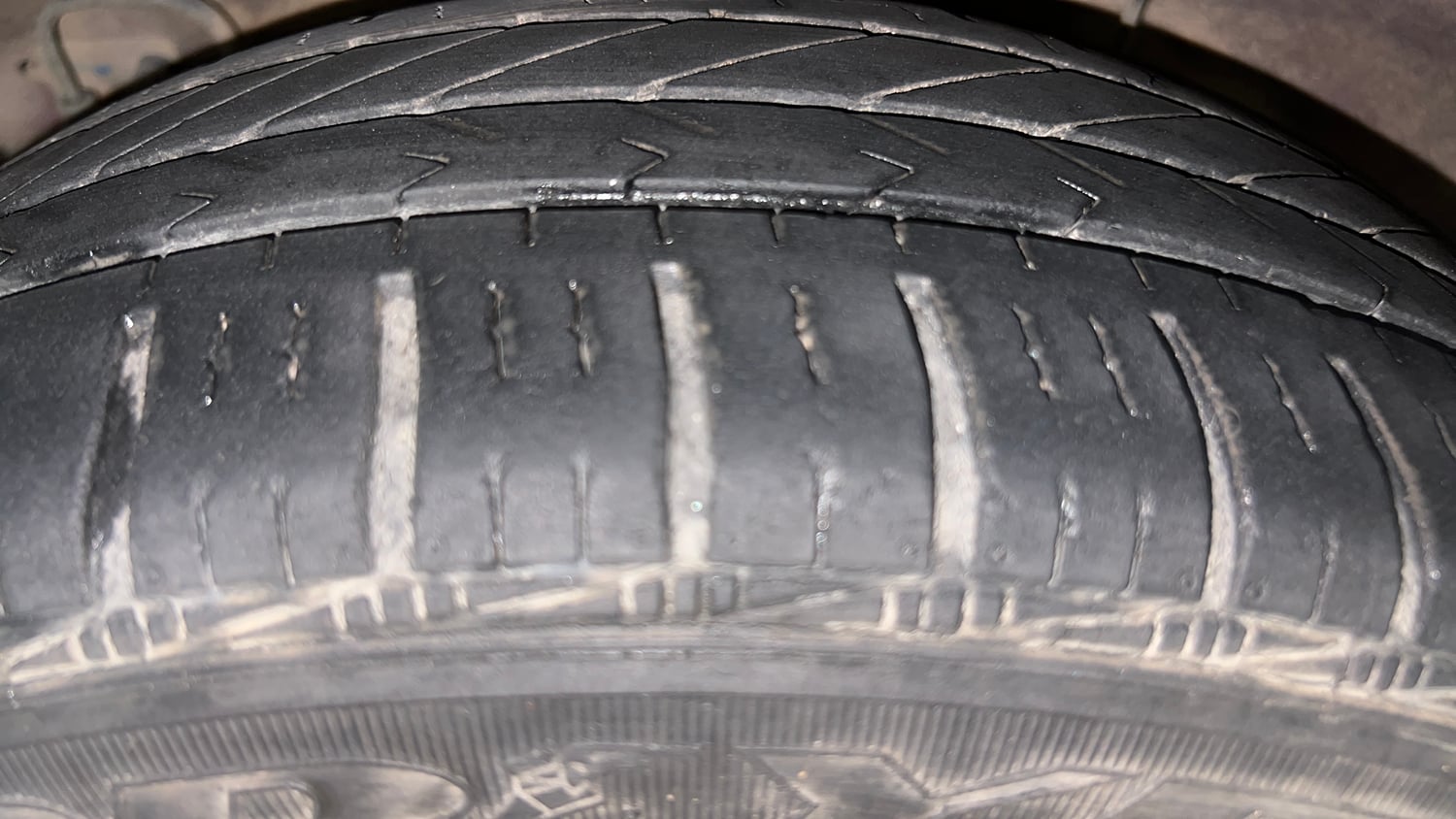 Used 2016 Hyundai Grand i10 Asta AT 1.2 Kappa VTVT (O) Petrol Automatic tyres RIGHT REAR TYRE TREAD VIEW