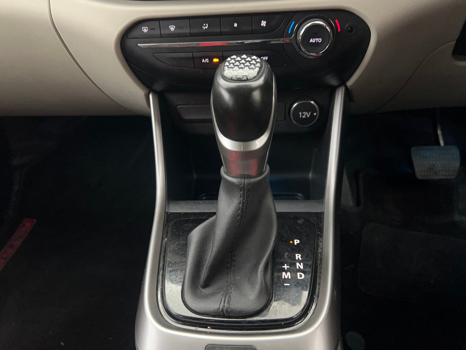 Used 2022 Tata Altroz XZA Petrol Petrol Automatic interior GEAR  KNOB VIEW