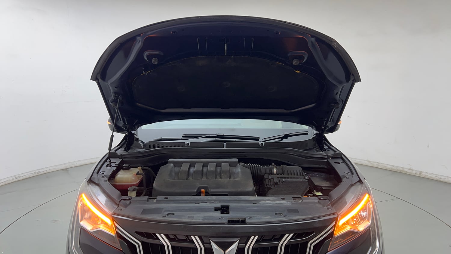 Used 2022 Mahindra XUV700 AX 5 Petrol MT 7 STR Petrol Manual engine ENGINE & BONNET OPEN FRONT VIEW