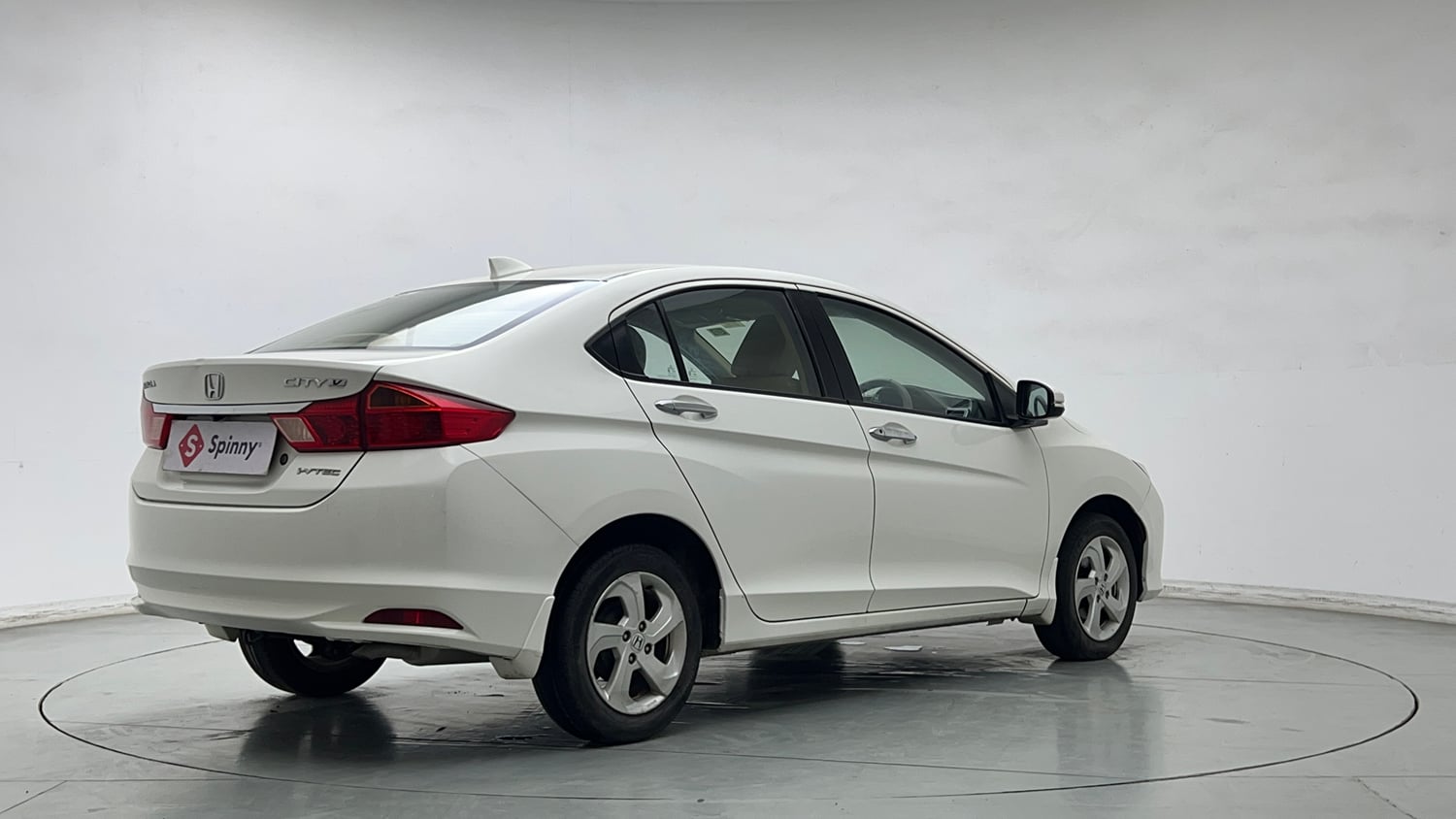 Used 2017 Honda City V Petrol Manual exterior RIGHT REAR CORNER VIEW