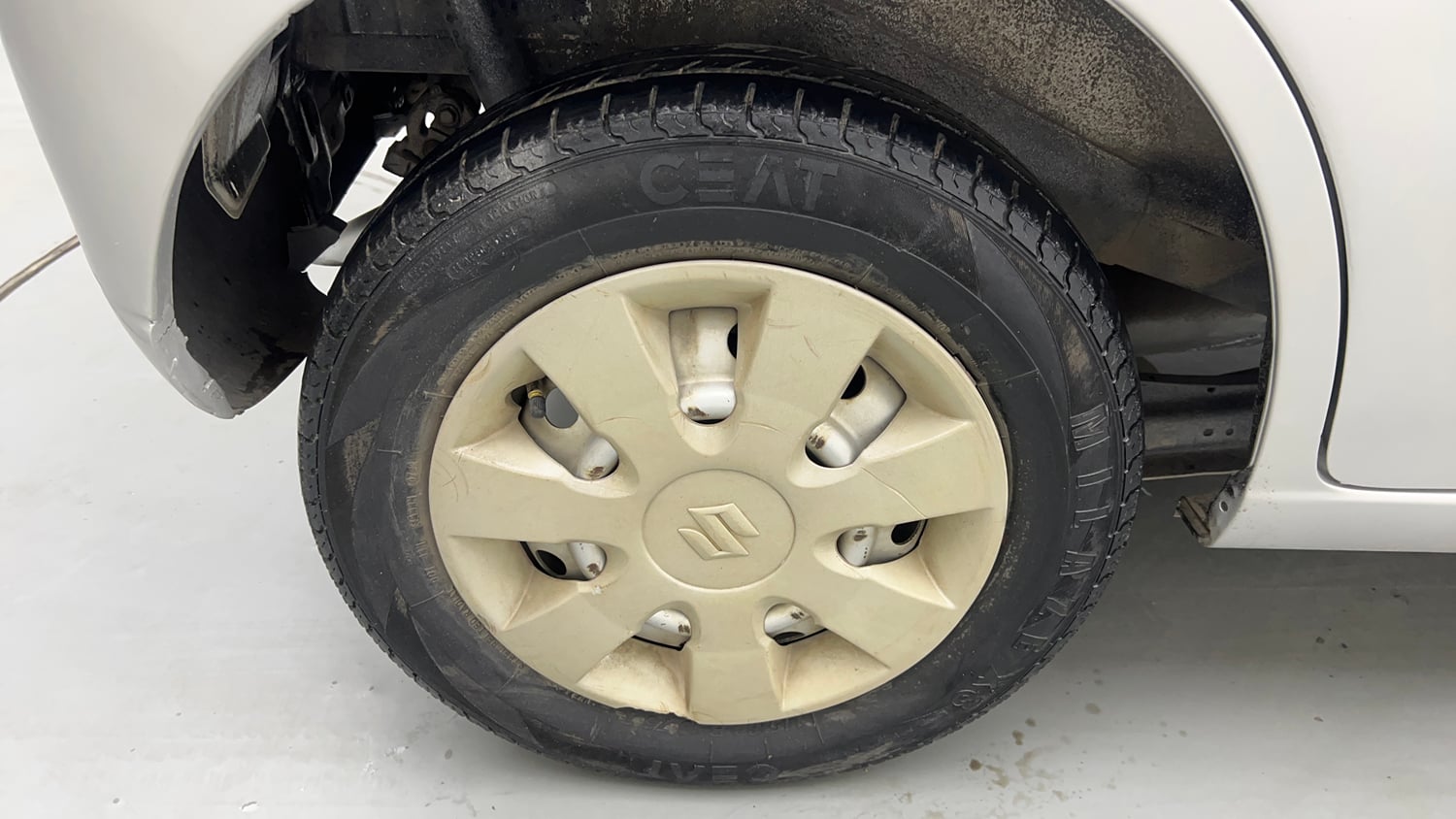 Used 2015 Maruti Suzuki Wagon R LXI Petrol Manual tyres RIGHT REAR TYRE RIM VIEW