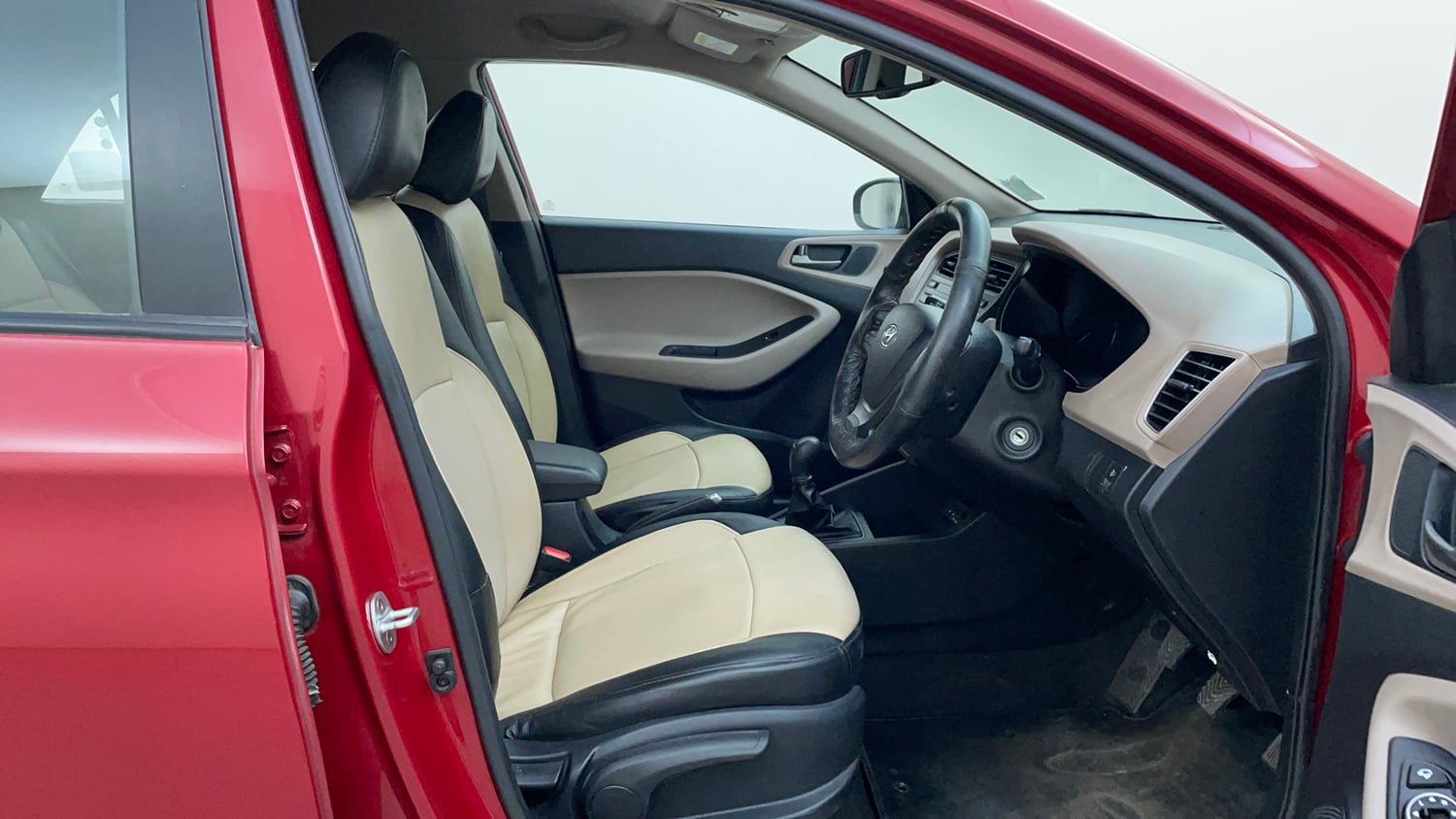 Used 2016 Hyundai Elite i20 Sportz 1.2 Petrol Manual interior RIGHT SIDE FRONT DOOR CABIN VIEW