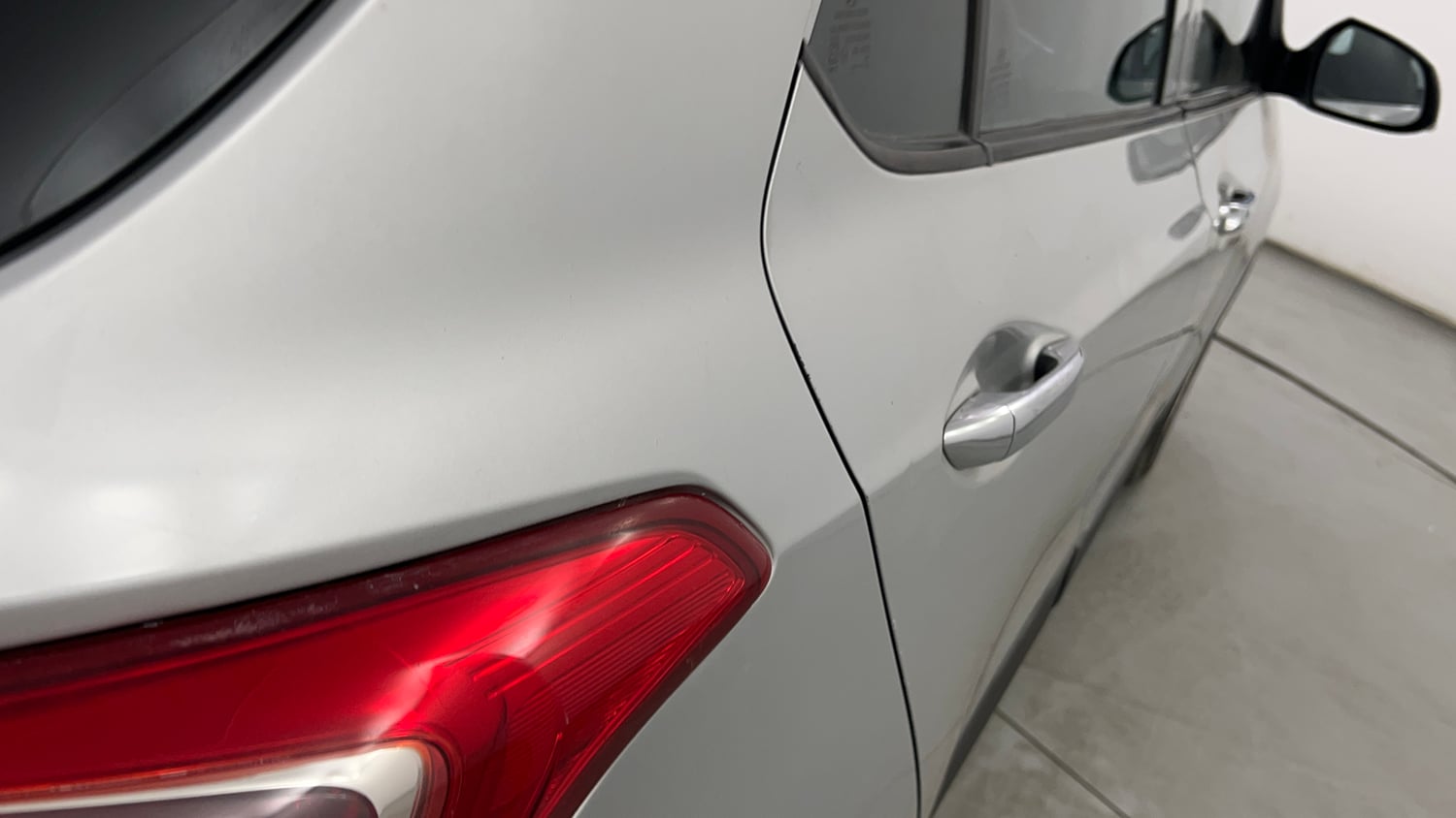 Used 2016 Hyundai Grand i10 Asta AT 1.2 Kappa VTVT Petrol Automatic dents MINOR DENT