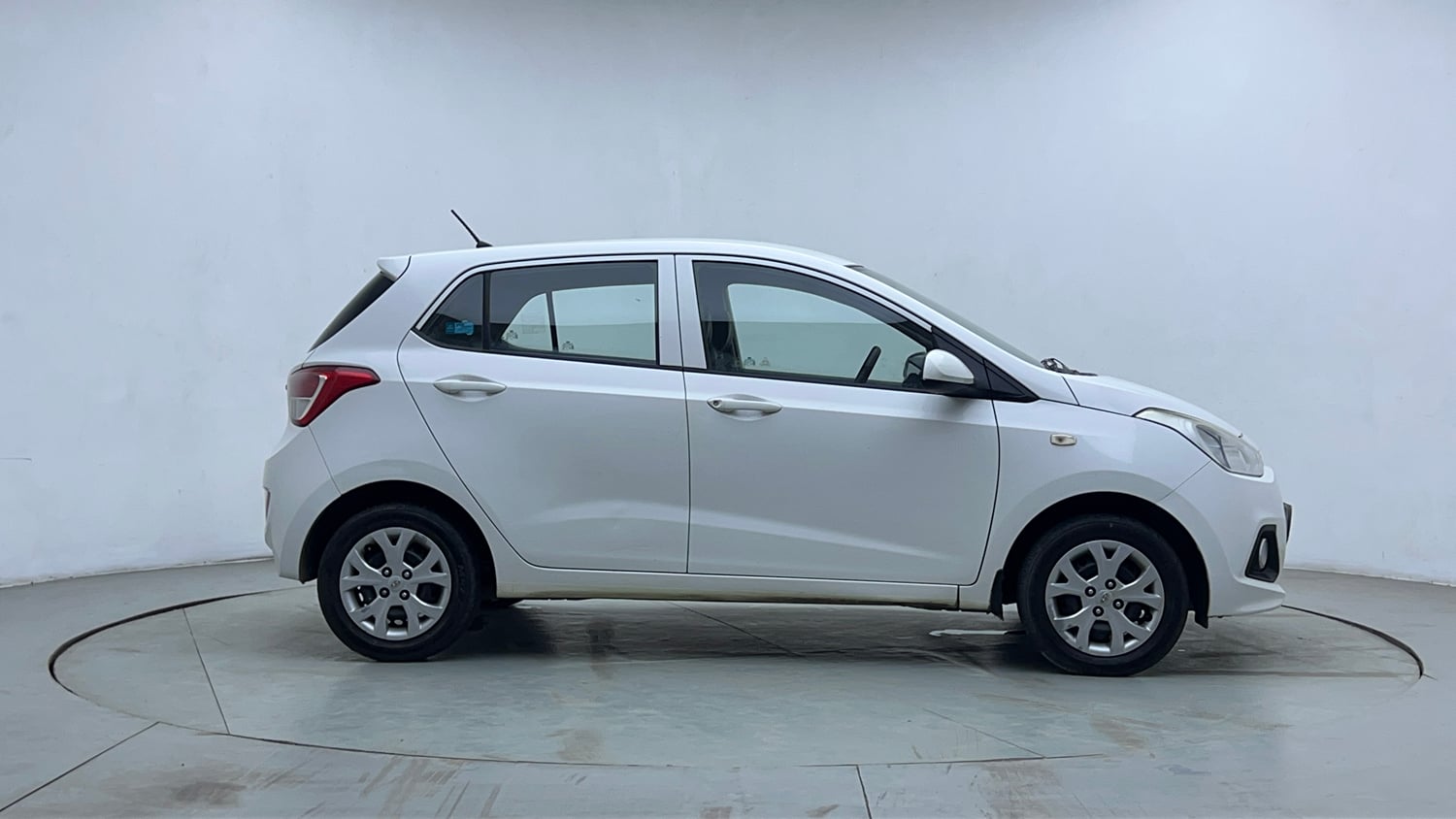 Used 2013 Hyundai Grand i10 Magna 1.2 Kappa VTVT Petrol Manual exterior RIGHT SIDE VIEW
