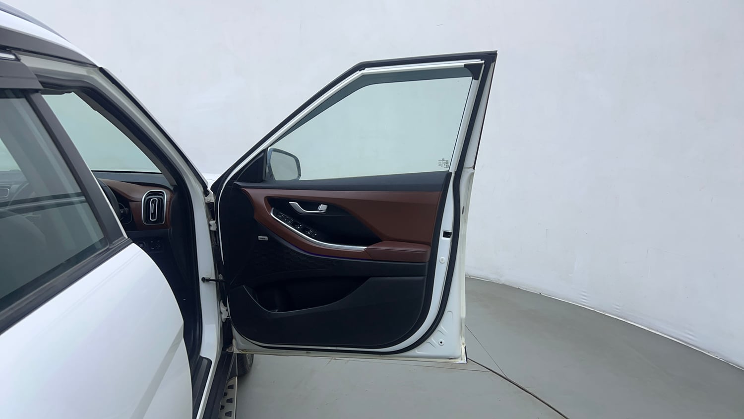 Used 2022 Hyundai Alcazar Signature (O) 6 STR 1.5 Diesel AT Diesel Automatic interior RIGHT FRONT DOOR OPEN VIEW
