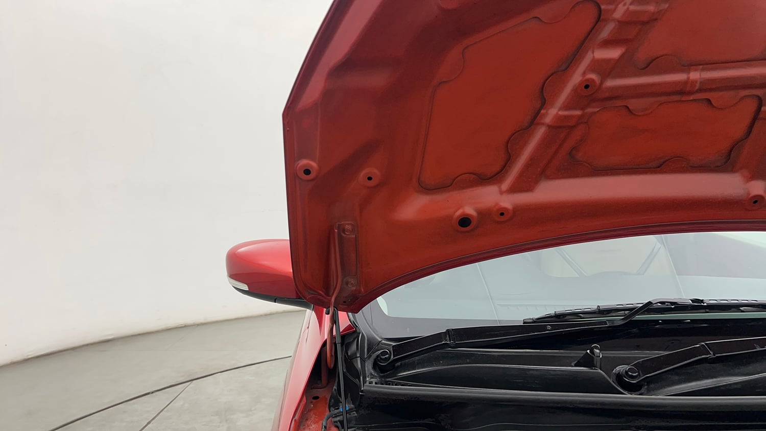Used 2016 Maruti Suzuki Celerio ZXI (O) AMT Petrol Automatic engine ENGINE RIGHT SIDE HINGE & APRON VIEW
