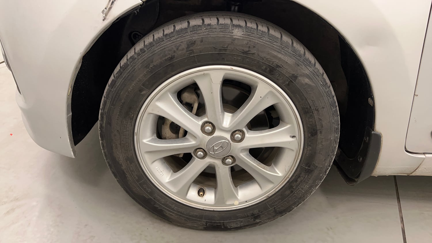 Used 2016 Hyundai Grand i10 Asta AT 1.2 Kappa VTVT Petrol Automatic tyres LEFT FRONT TYRE RIM VIEW