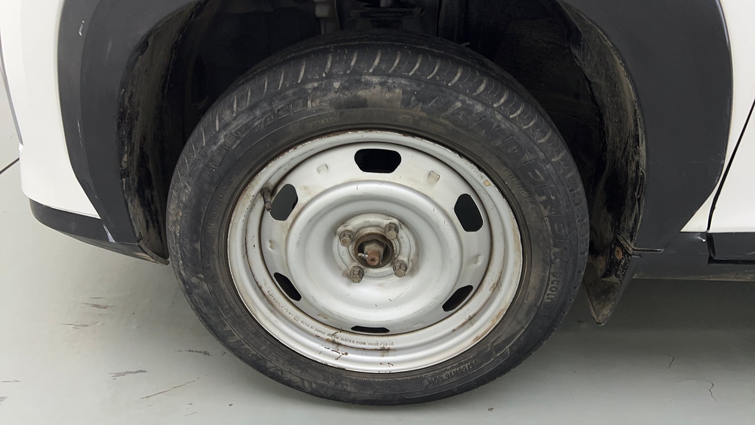Used 2023 Nissan Magnite XE Petrol Manual tyres LEFT FRONT TYRE RIM VIEW
