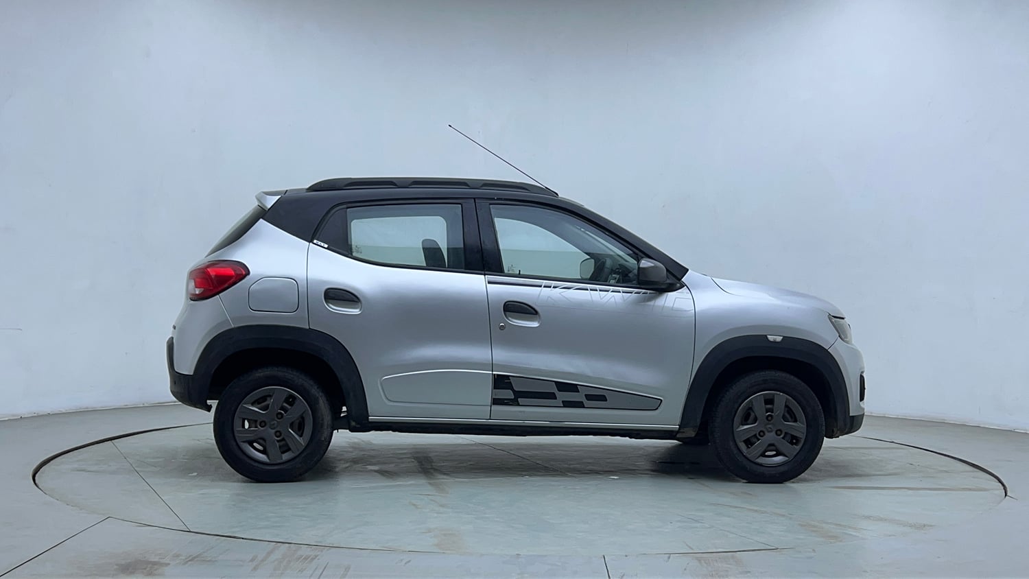 Used 2016 Renault Kwid 1.0 RXT Petrol Manual exterior RIGHT SIDE VIEW