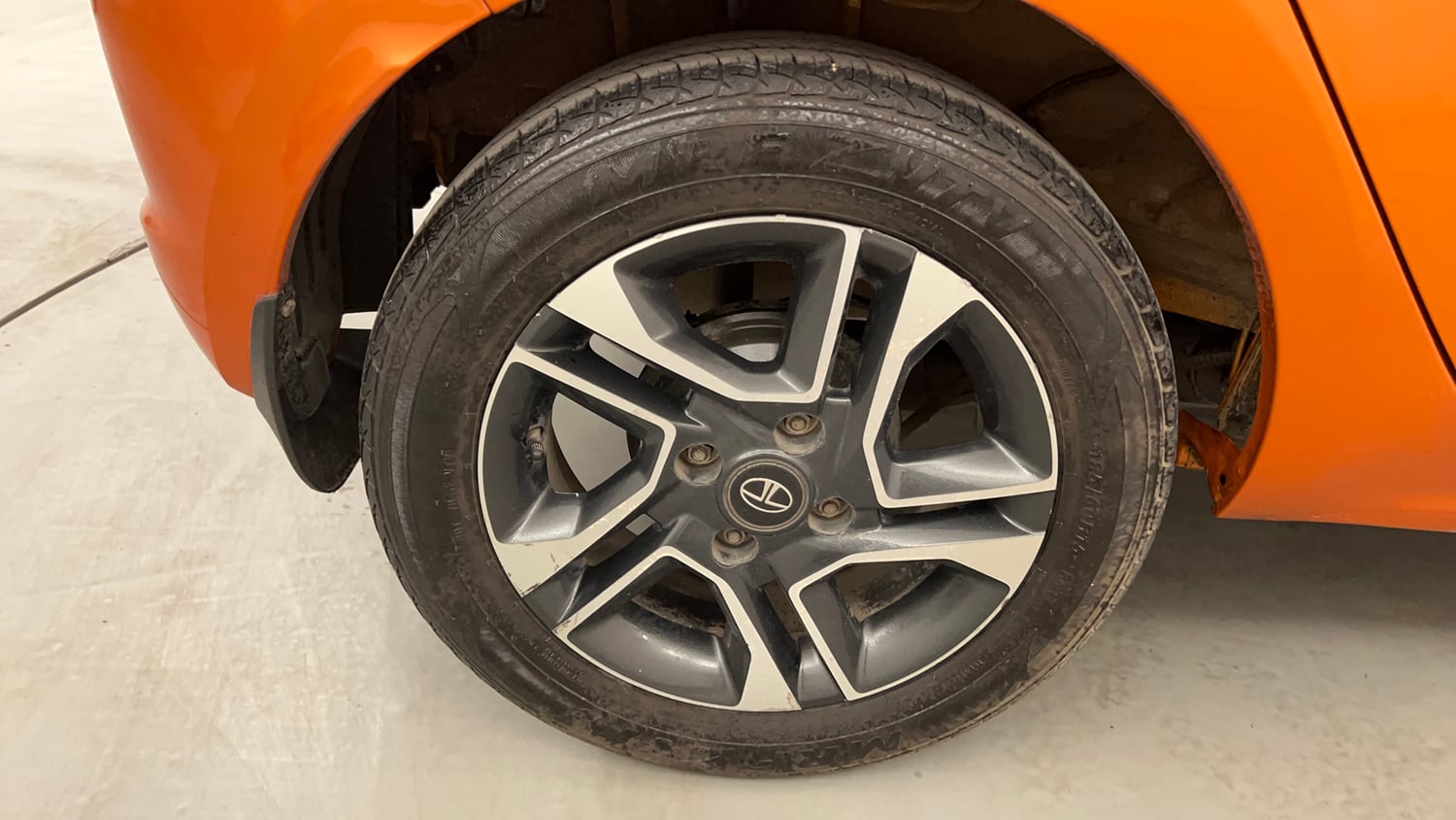 Used 2019 Tata Tiago Revotron XZA Plus Petrol Automatic tyres RIGHT REAR TYRE RIM VIEW