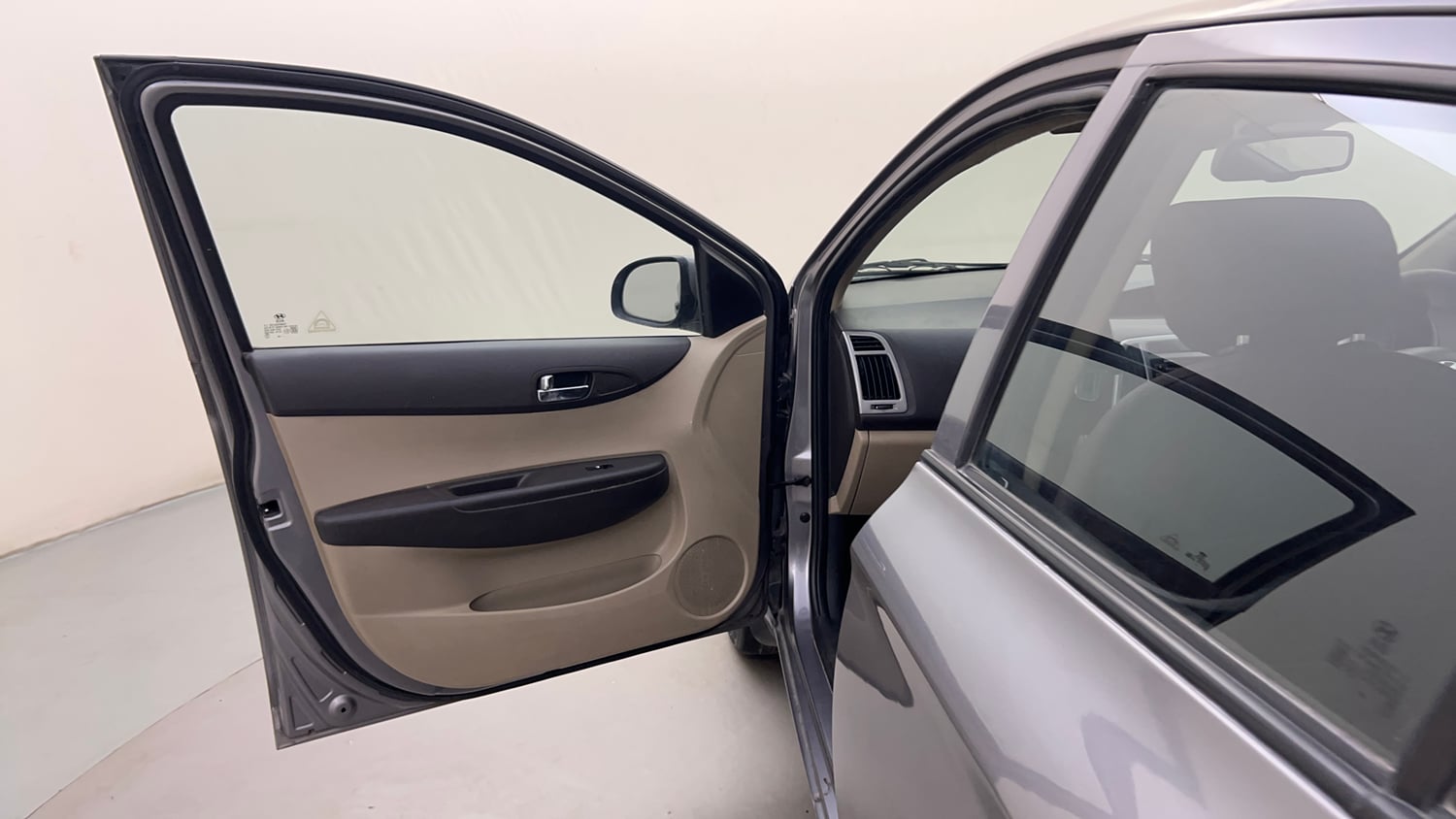 Used 2014 Hyundai i20 Sportz 1.2 Petrol Manual interior LEFT FRONT DOOR OPEN VIEW