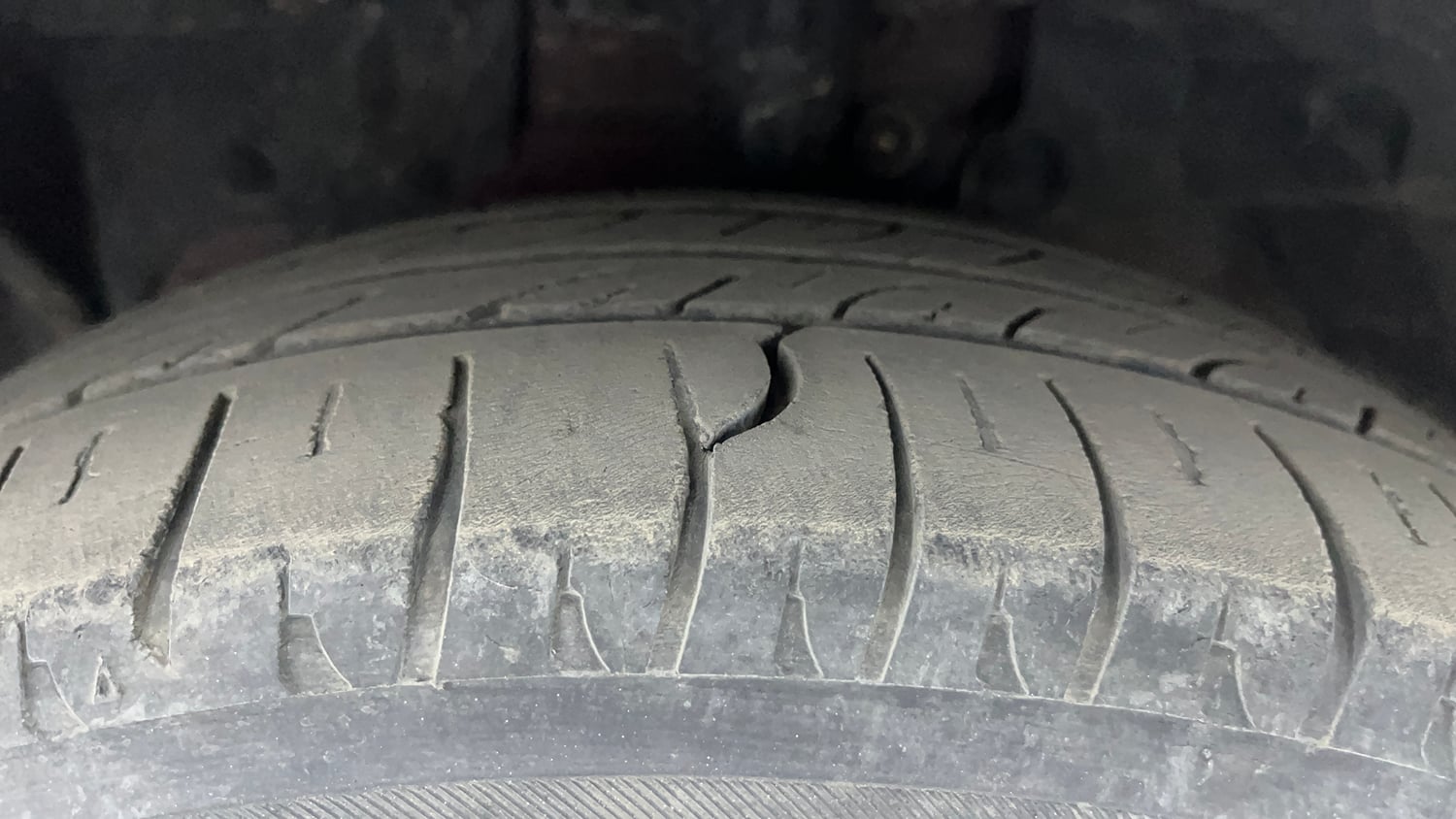 Used 2019 Ford Freestyle Titanium 1.2 Ti-VCT Petrol Manual tyres LEFT FRONT TYRE TREAD VIEW