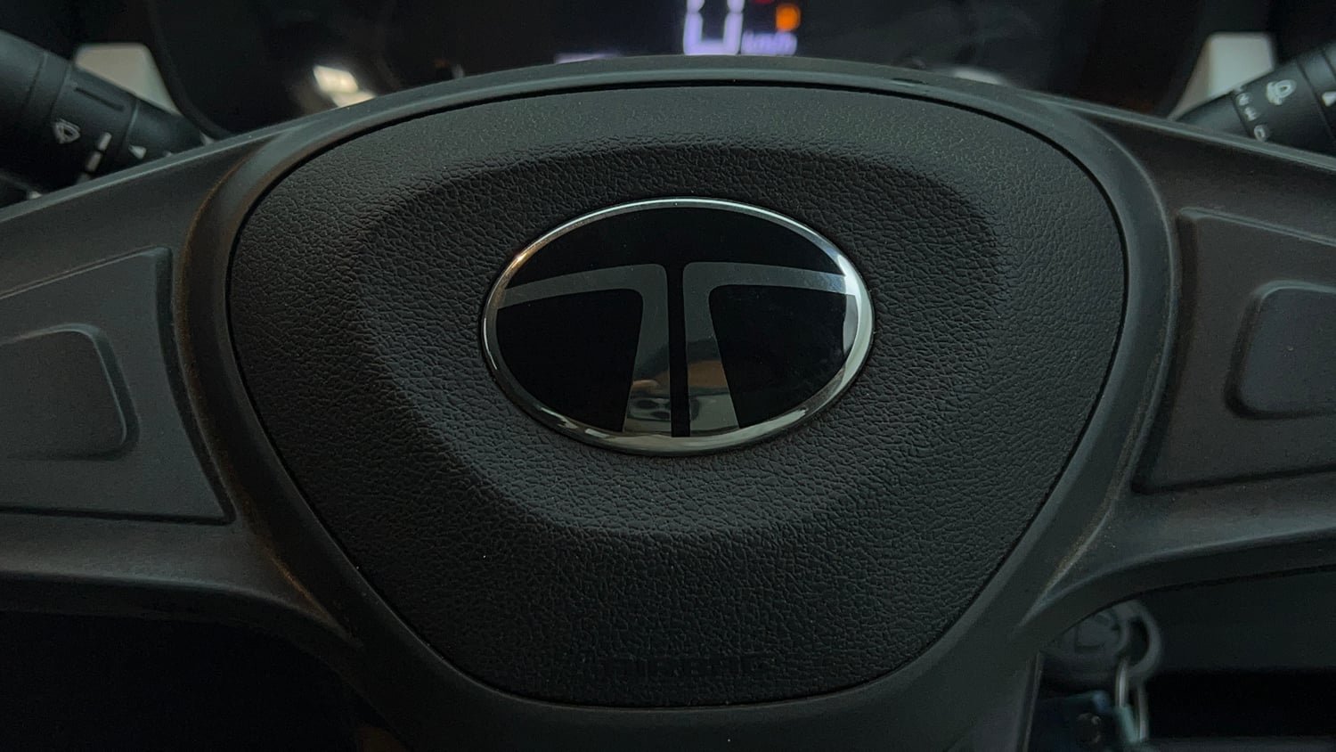 Used 2025 Tata Punch Pure CNG Cng Manual top_features Airbags