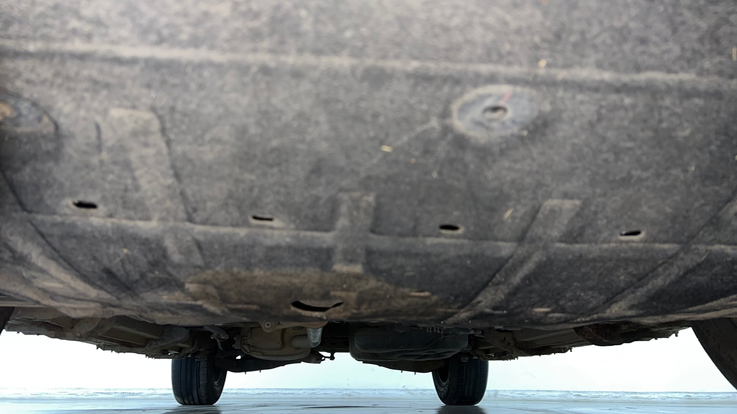 Used 2022 Mahindra XUV700 AX 5 Petrol MT 7 STR Petrol Manual extra FRONT LEFT UNDERBODY VIEW
