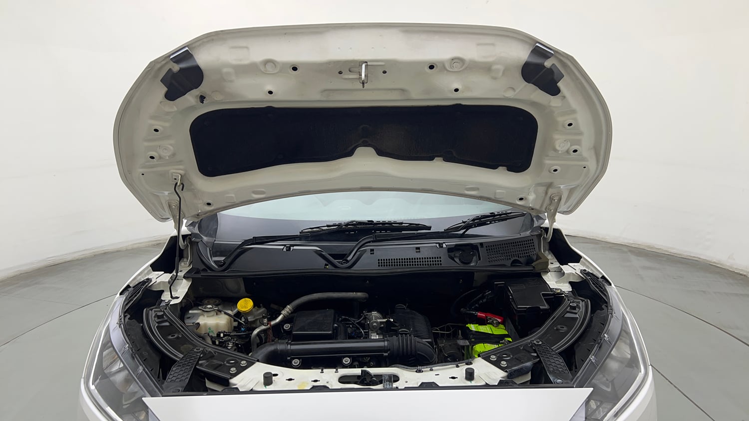 Used 2023 Nissan Magnite XE Petrol Manual engine ENGINE & BONNET OPEN FRONT VIEW