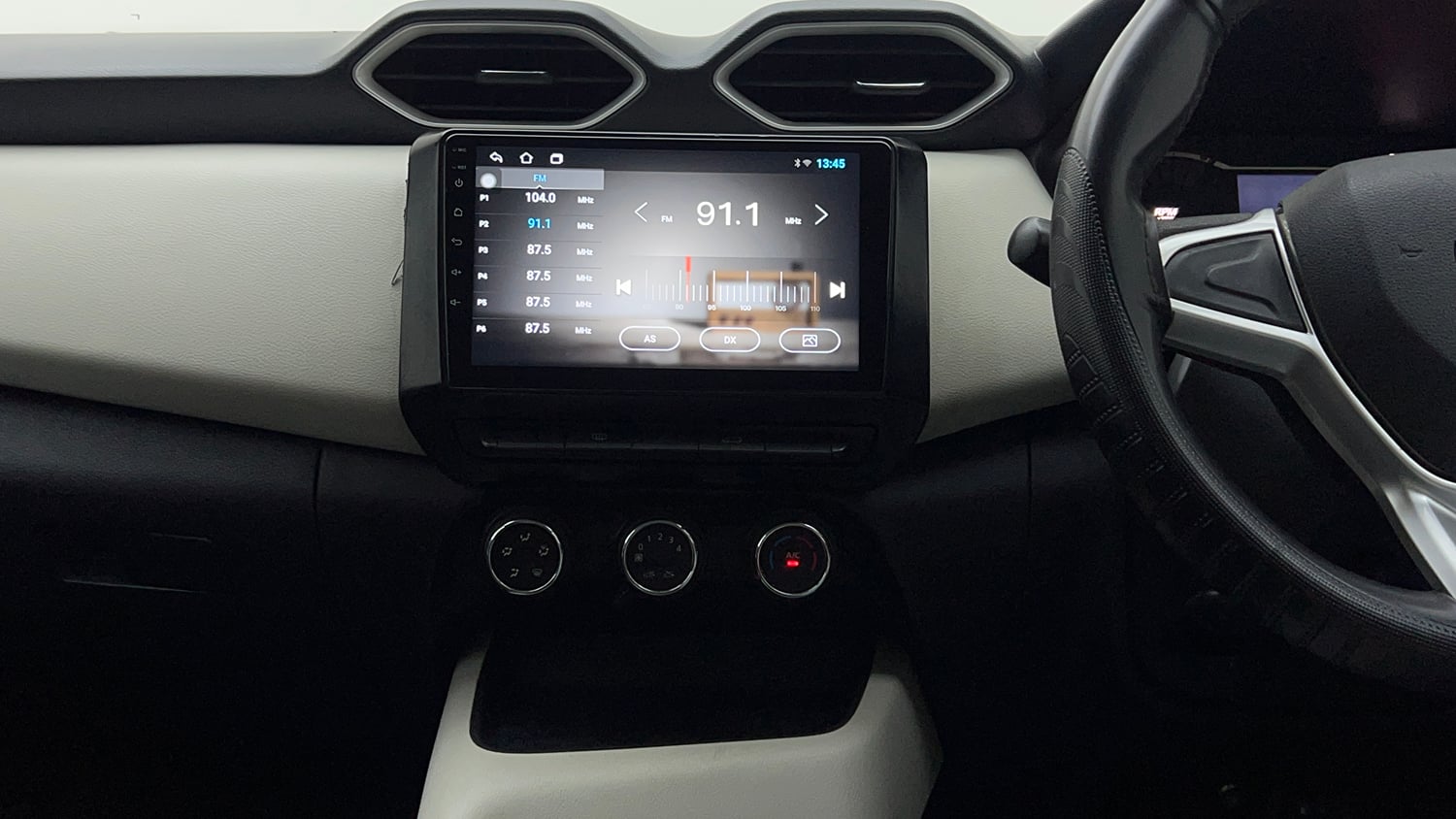 Used 2023 Nissan Magnite XE Petrol Manual interior MUSIC SYSTEM & AC CONTROL VIEW