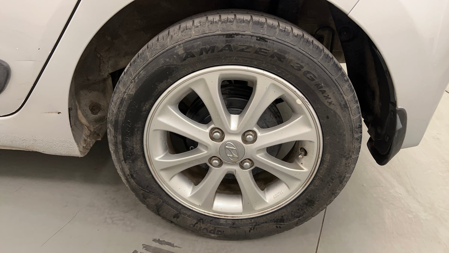 Used 2016 Hyundai Grand i10 Asta AT 1.2 Kappa VTVT Petrol Automatic tyres LEFT REAR TYRE RIM VIEW