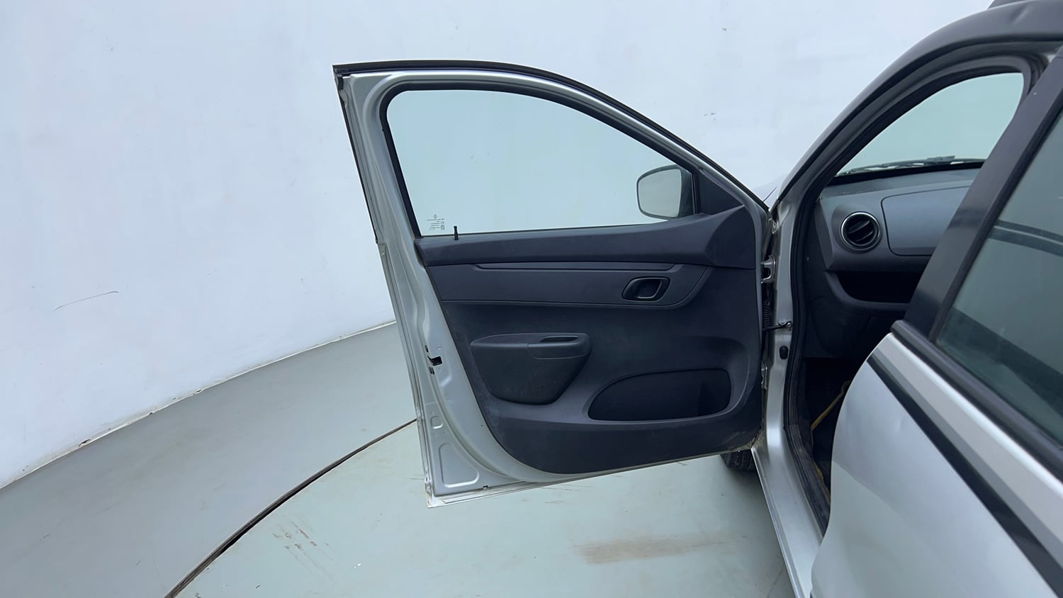 Used 2016 Renault Kwid 1.0 RXT Petrol Manual interior LEFT FRONT DOOR OPEN VIEW