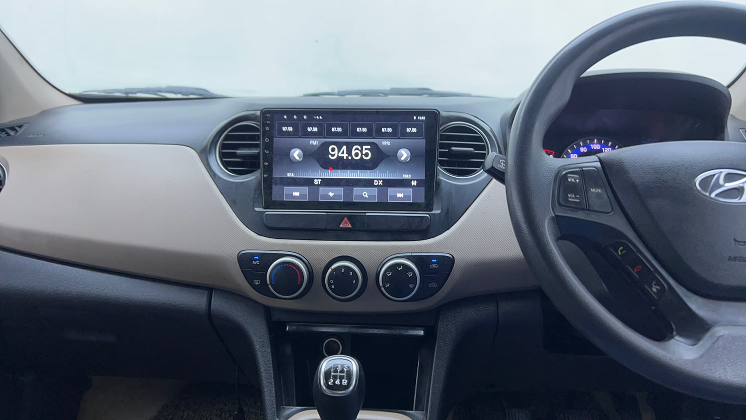 Used 2015 Hyundai Xcent SX 1.2 Petrol Manual interior MUSIC SYSTEM & AC CONTROL VIEW