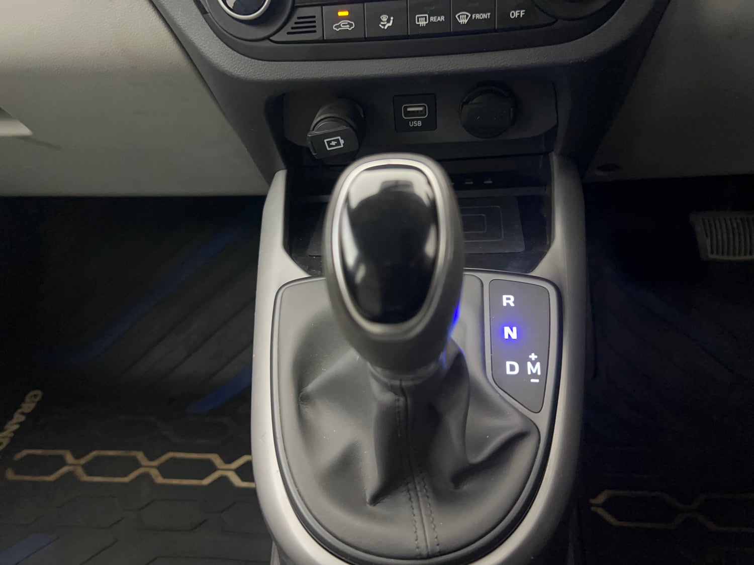 Used 2022 Hyundai Grand i10 Nios Asta AMT 1.2 Kappa VTVT Petrol Automatic interior GEAR  KNOB VIEW
