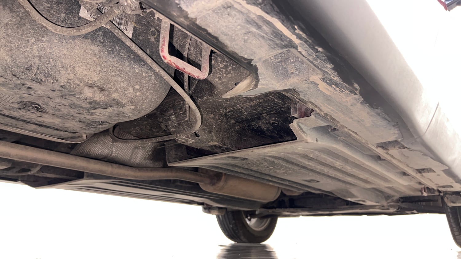 Used 2024 Toyota Urban Cruiser Hyryder V Hybrid Dual Tone Hybrid Automatic extra REAR RIGHT UNDERBODY VIEW