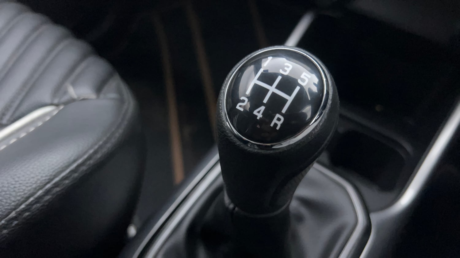 Used 2023 Maruti Suzuki Ignis Zeta 1.2 MT Petrol Manual interior GEAR  KNOB VIEW