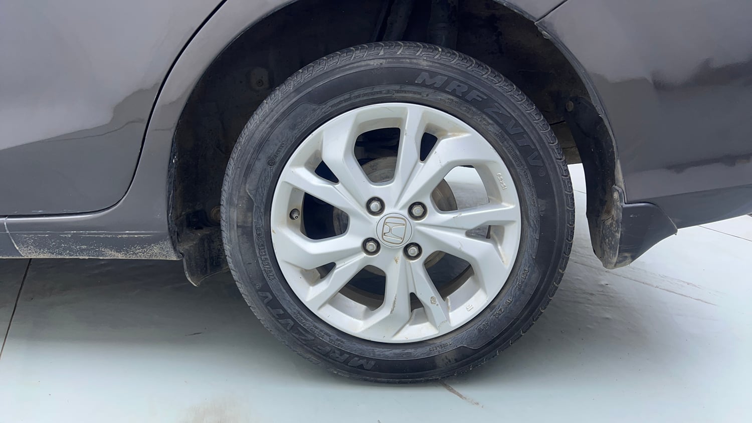 Used 2019 Honda Amaze 1.2 V CVT Petrol Petrol Automatic tyres LEFT REAR TYRE RIM VIEW
