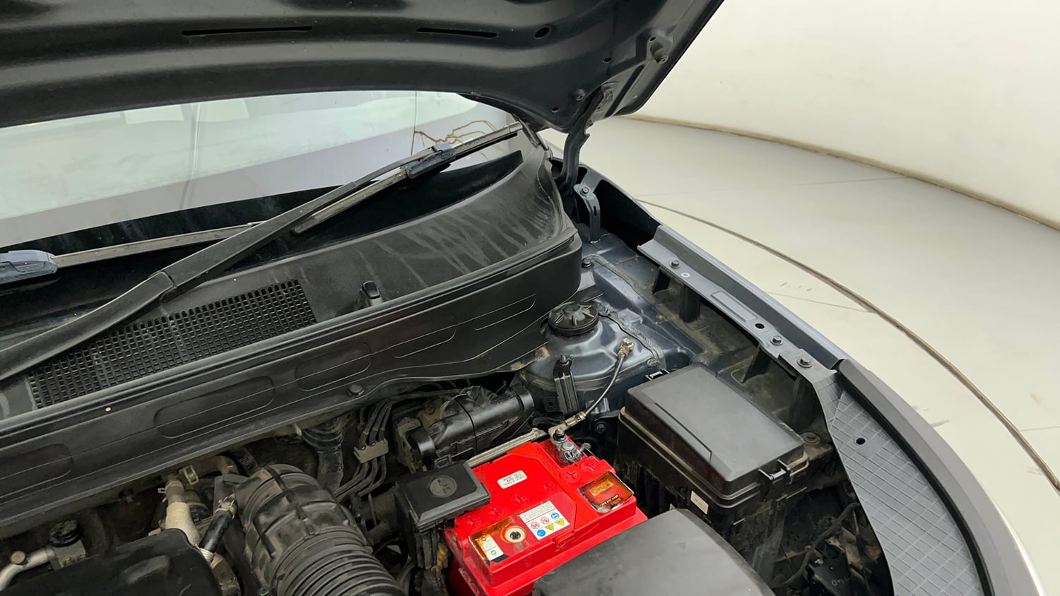 Used 2019 Hyundai Venue SX Plus 1.0 Turbo DCT Petrol Automatic engine ENGINE LEFT SIDE HINGE & APRON VIEW