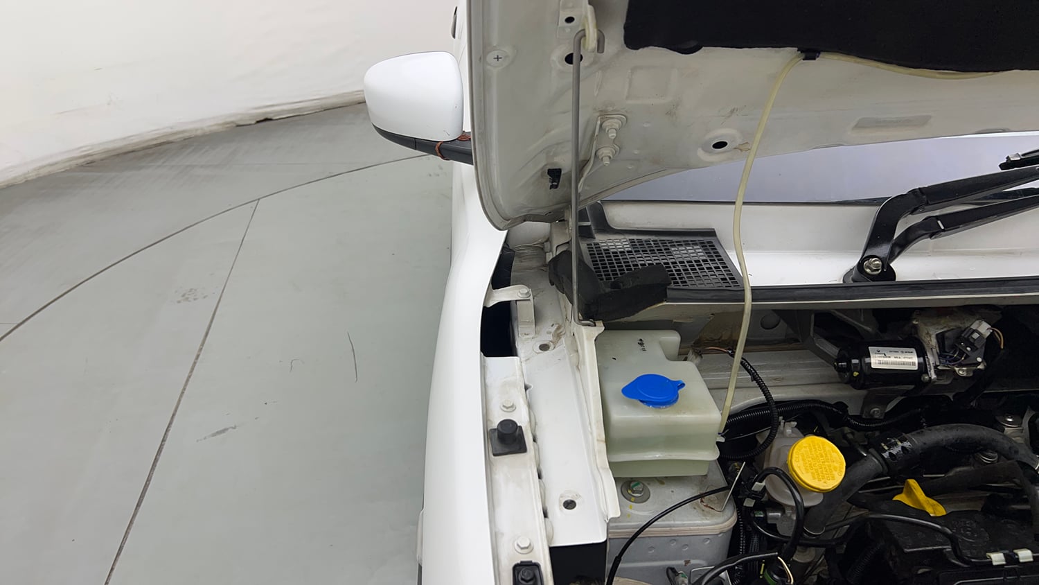 Used 2022 Renault Kwid Climber Dual Tone Petrol Manual engine ENGINE RIGHT SIDE HINGE & APRON VIEW