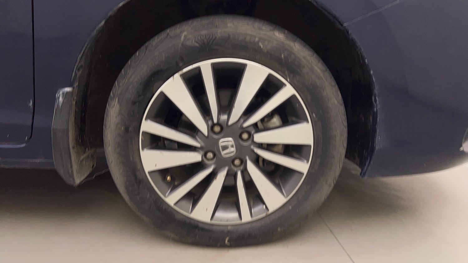 Used 2023 Honda City V Petrol MT Petrol Manual tyres RIGHT FRONT TYRE RIM VIEW