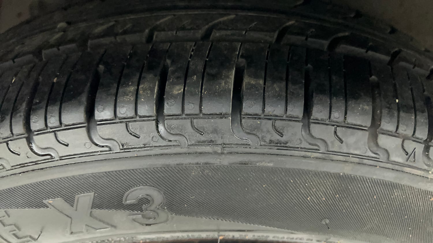 Used 2014 Hyundai Xcent Base 1.2 Petrol Manual tyres RIGHT REAR TYRE TREAD VIEW
