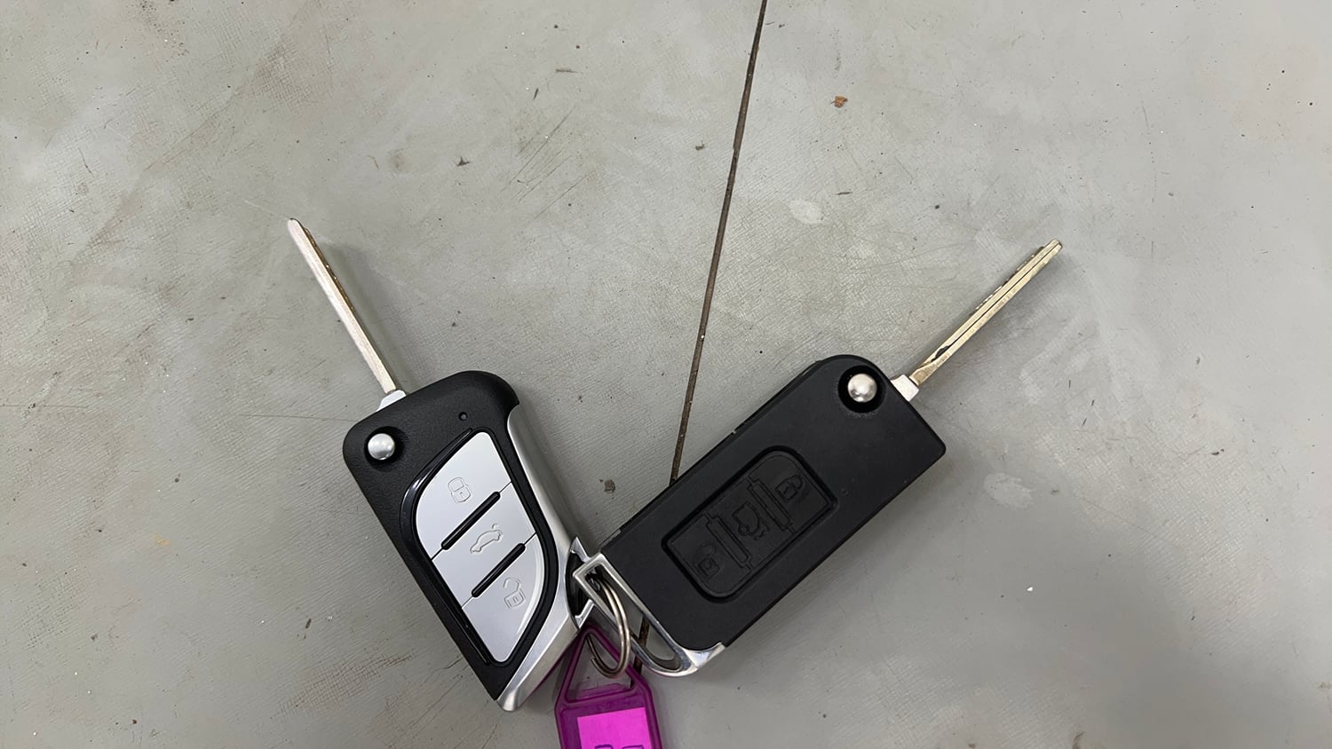 Used 2016 Mahindra XUV500 W10 AT Diesel Automatic extra CAR KEY VIEW