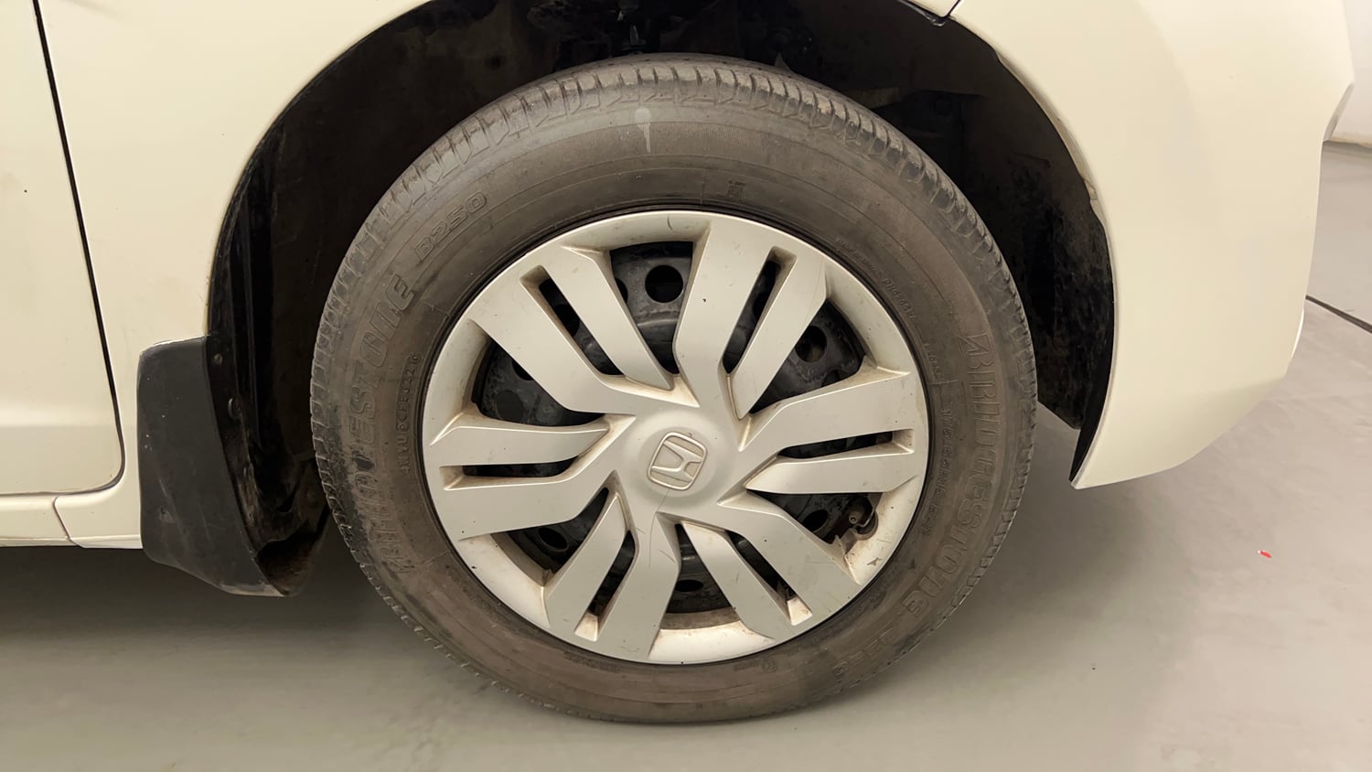 Used 2015 Honda Jazz SV Petrol Petrol Manual tyres RIGHT FRONT TYRE RIM VIEW