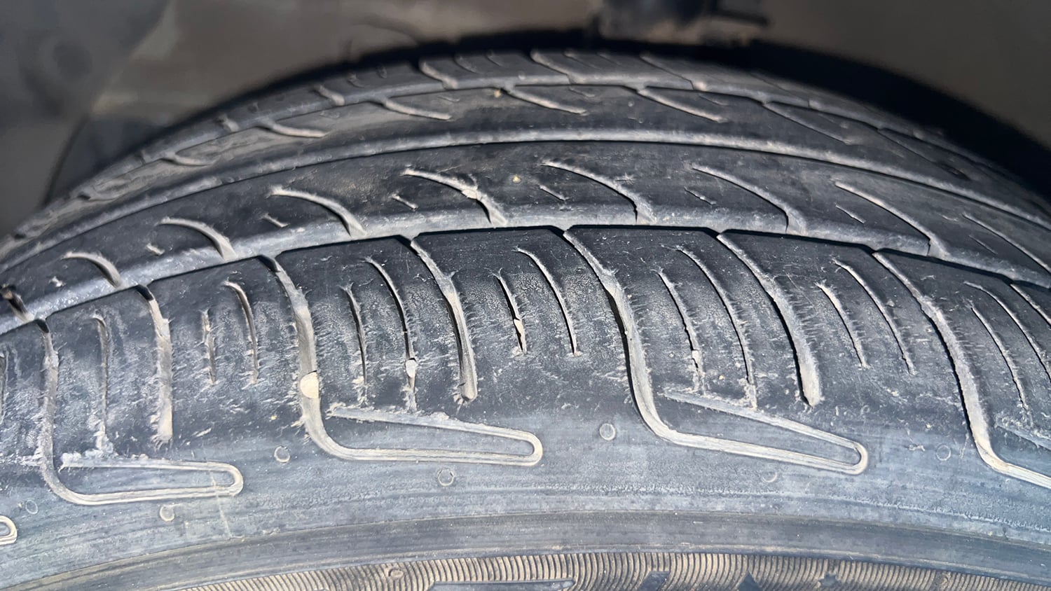 Used 2013 Hyundai Grand i10 Magna 1.2 Kappa VTVT Petrol Manual tyres LEFT FRONT TYRE TREAD VIEW