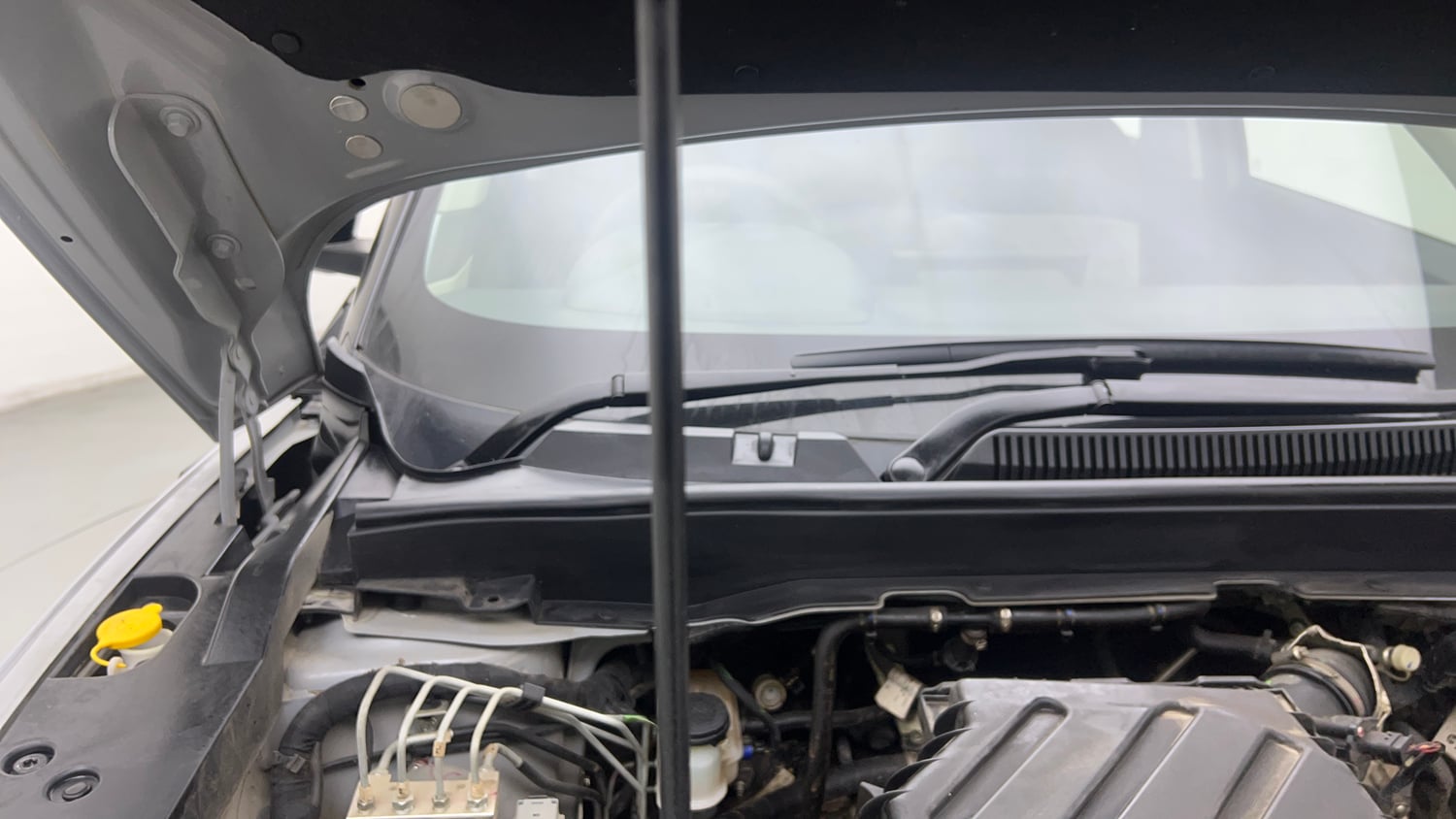 Used 2026 Tata Sierra Pure P MT Petrol Petrol Manual engine ENGINE RIGHT SIDE HINGE & APRON VIEW