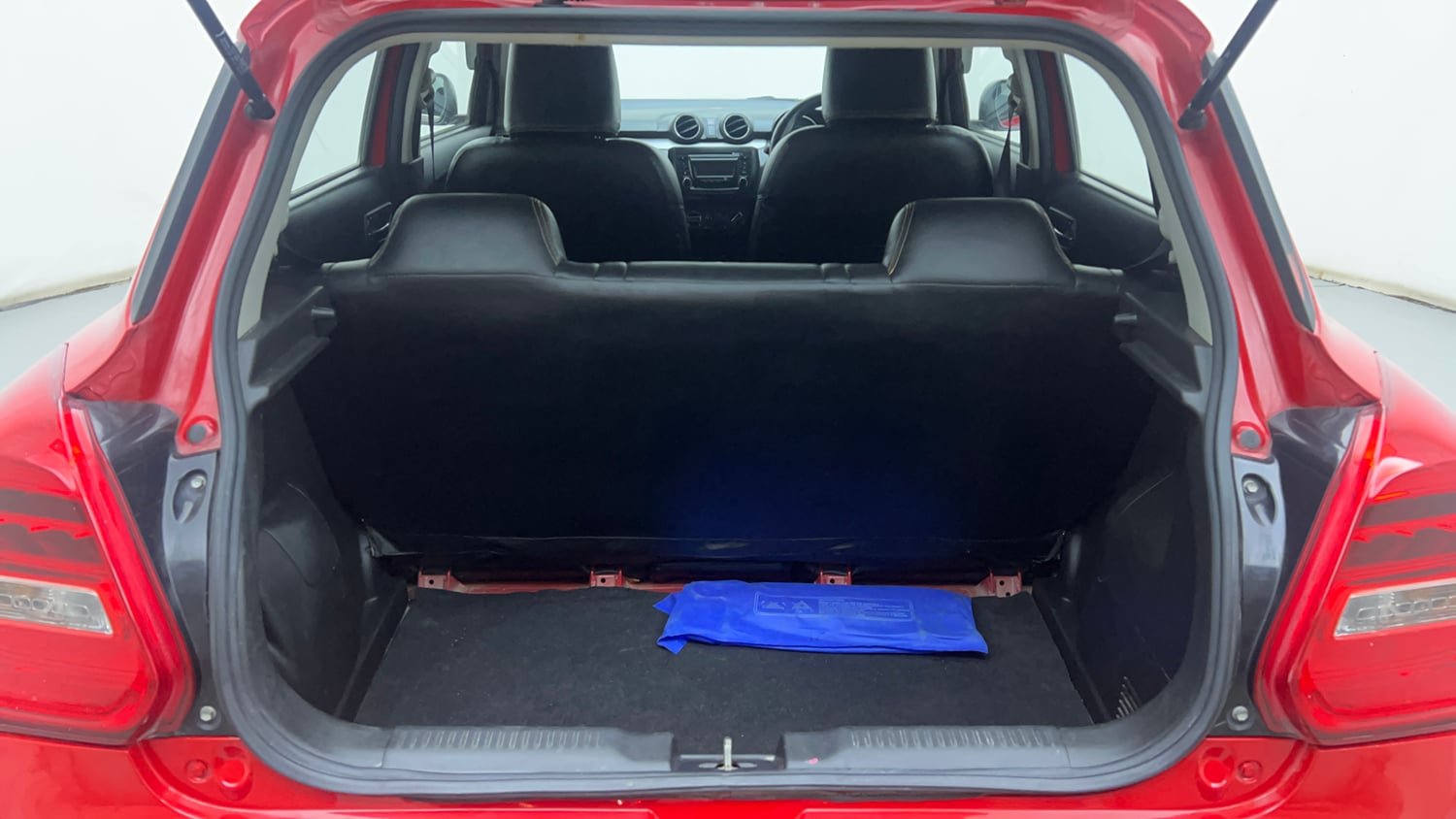Used 2019 Maruti Suzuki Swift VXi AMT Petrol Automatic interior DICKY INSIDE VIEW