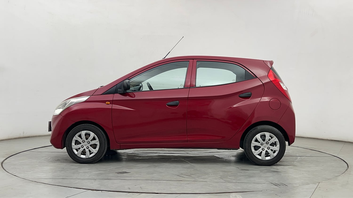 Used 2015 Hyundai Eon Magna Petrol Manual exterior LEFT SIDE VIEW