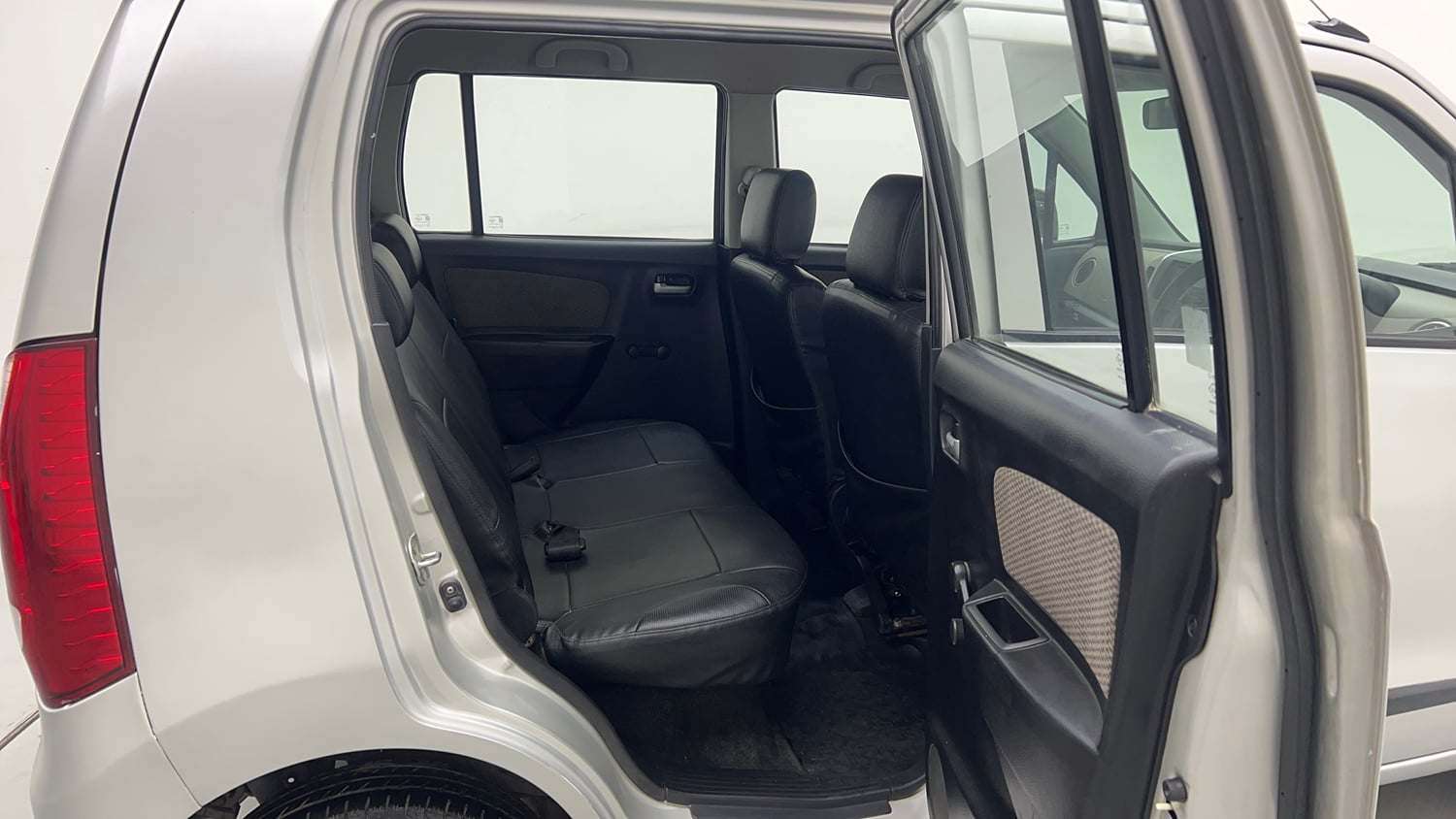 Used 2015 Maruti Suzuki Wagon R LXI Petrol Manual interior RIGHT SIDE REAR DOOR CABIN VIEW