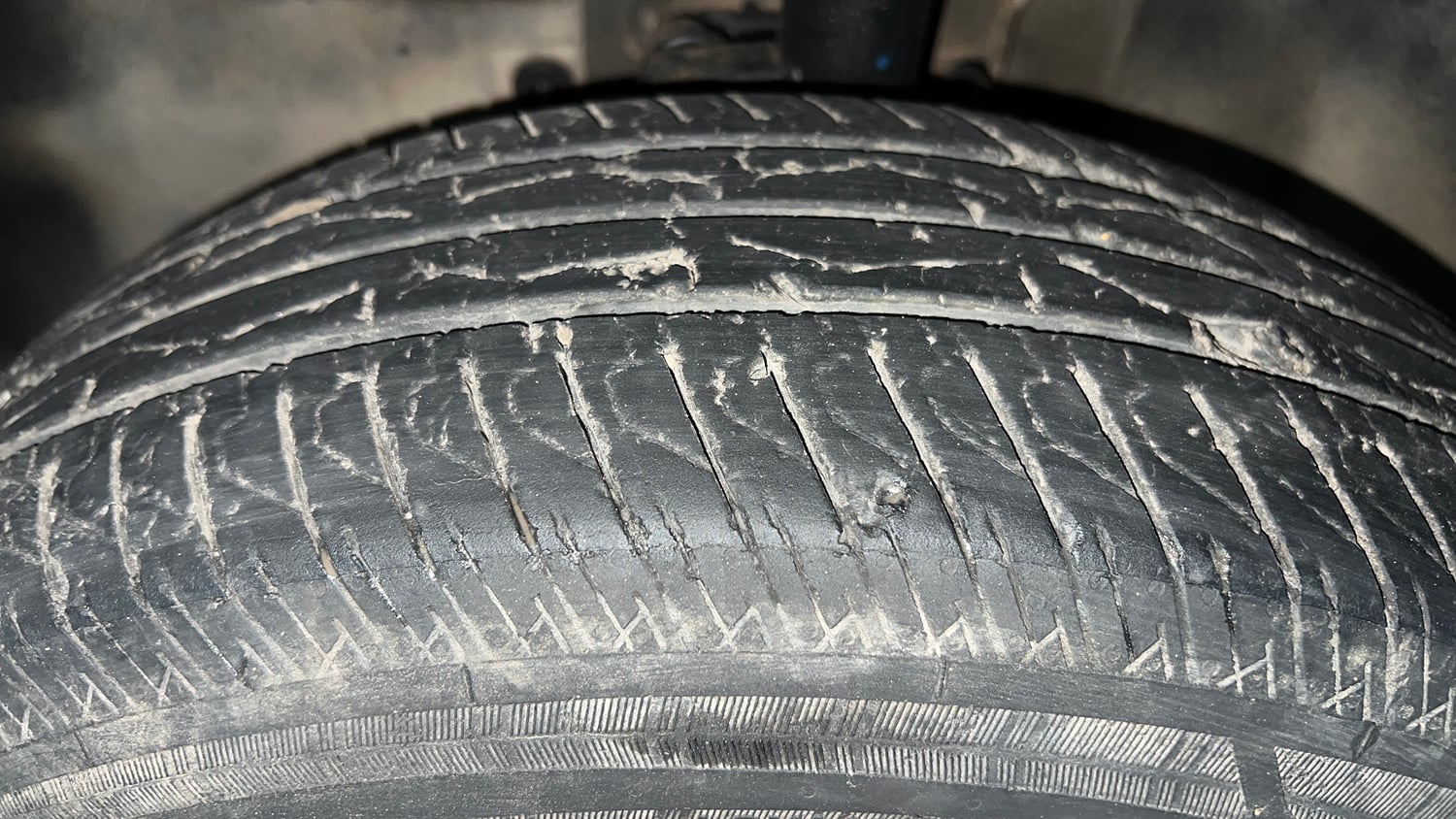 Used 2023 Tata Punch Adventure Rhythm iCNG Cng Manual tyres LEFT FRONT TYRE TREAD VIEW