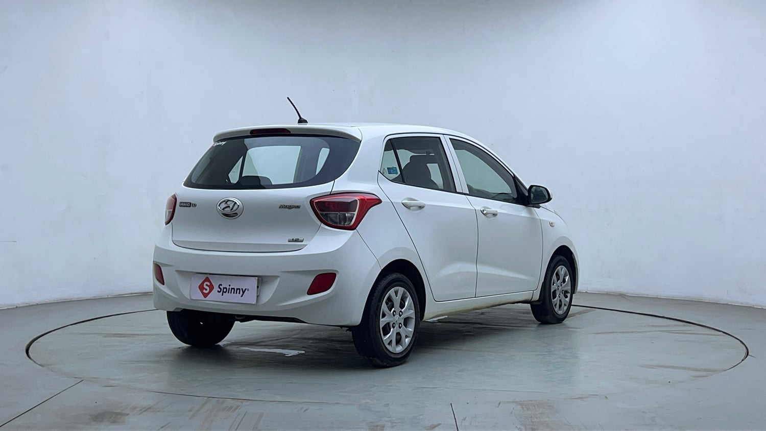 Used 2013 Hyundai Grand i10 Magna 1.2 Kappa VTVT Petrol Manual exterior RIGHT REAR CORNER VIEW