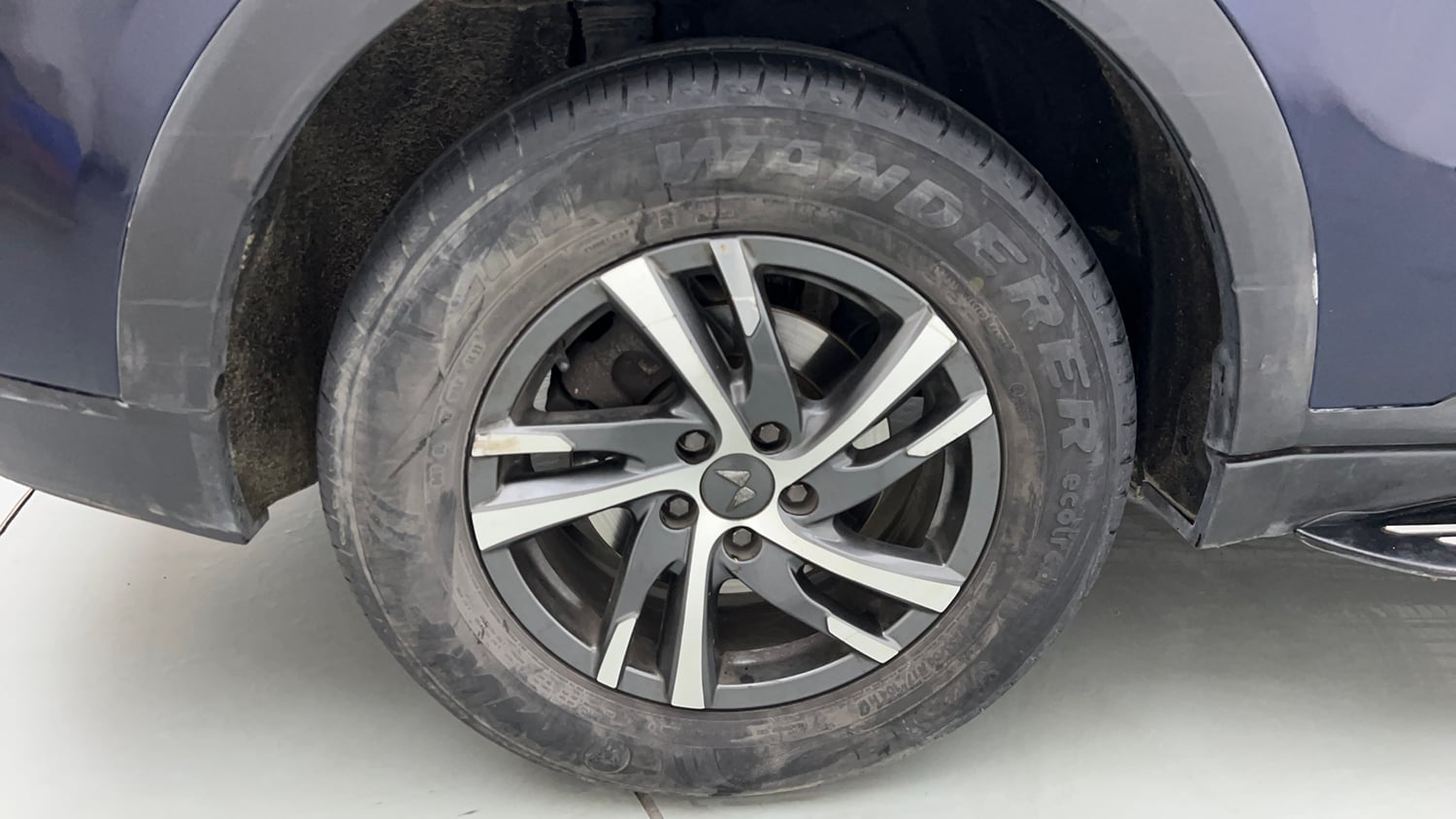 Used 2022 Mahindra XUV700 AX 5 Petrol MT 7 STR Petrol Manual tyres RIGHT REAR TYRE RIM VIEW