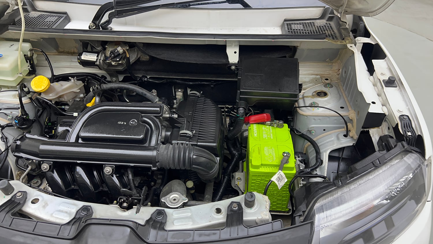 Used 2022 Renault Kwid Climber Dual Tone Petrol Manual engine ENGINE LEFT SIDE VIEW